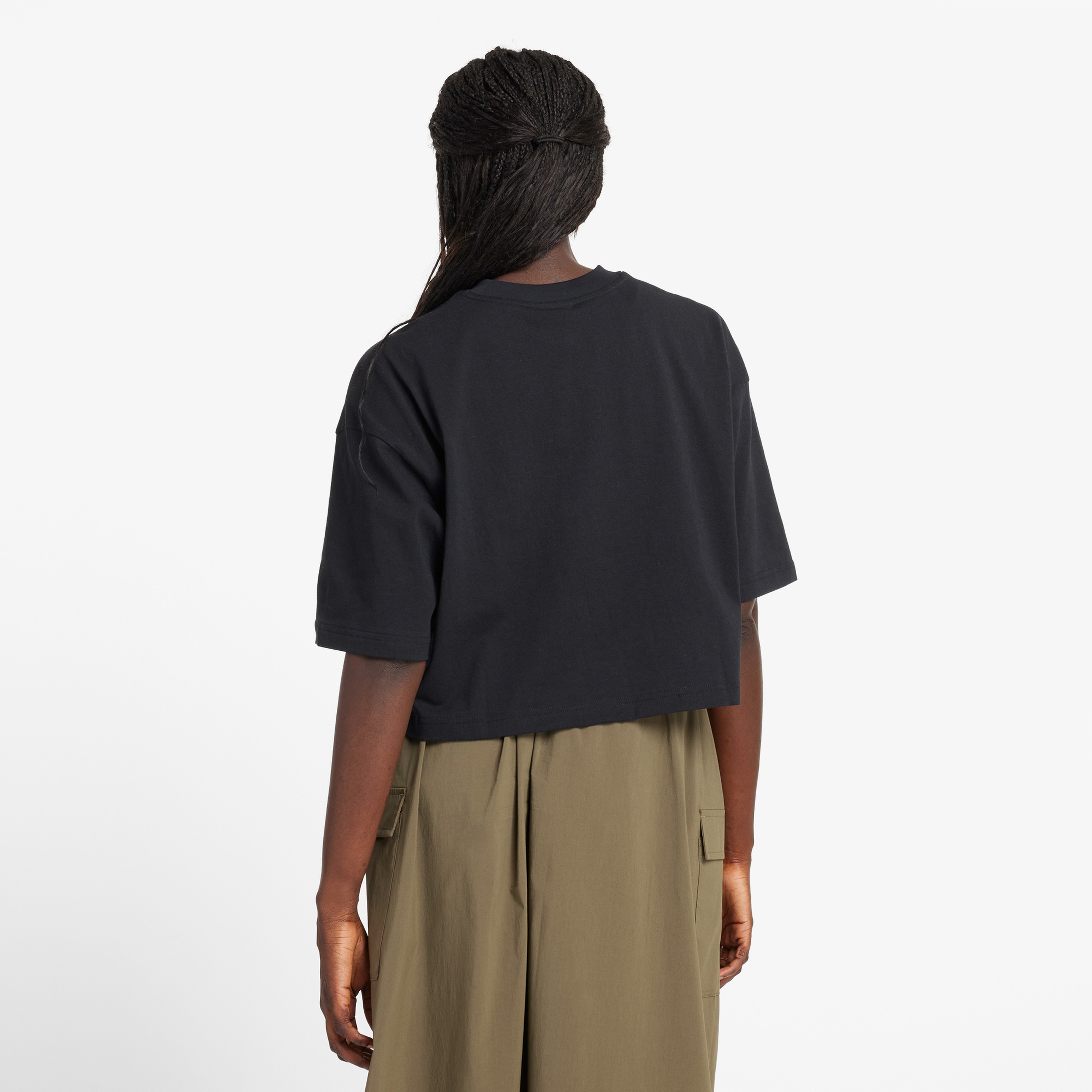 New Balance WT43536 Kadın Siyah Crop T-Shirt