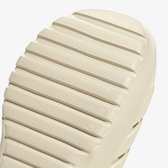 Adidas adidas Adilette Clog Platform Unisex Beyaz Sandalet Occasion'da! Beyaz - 8. görsel