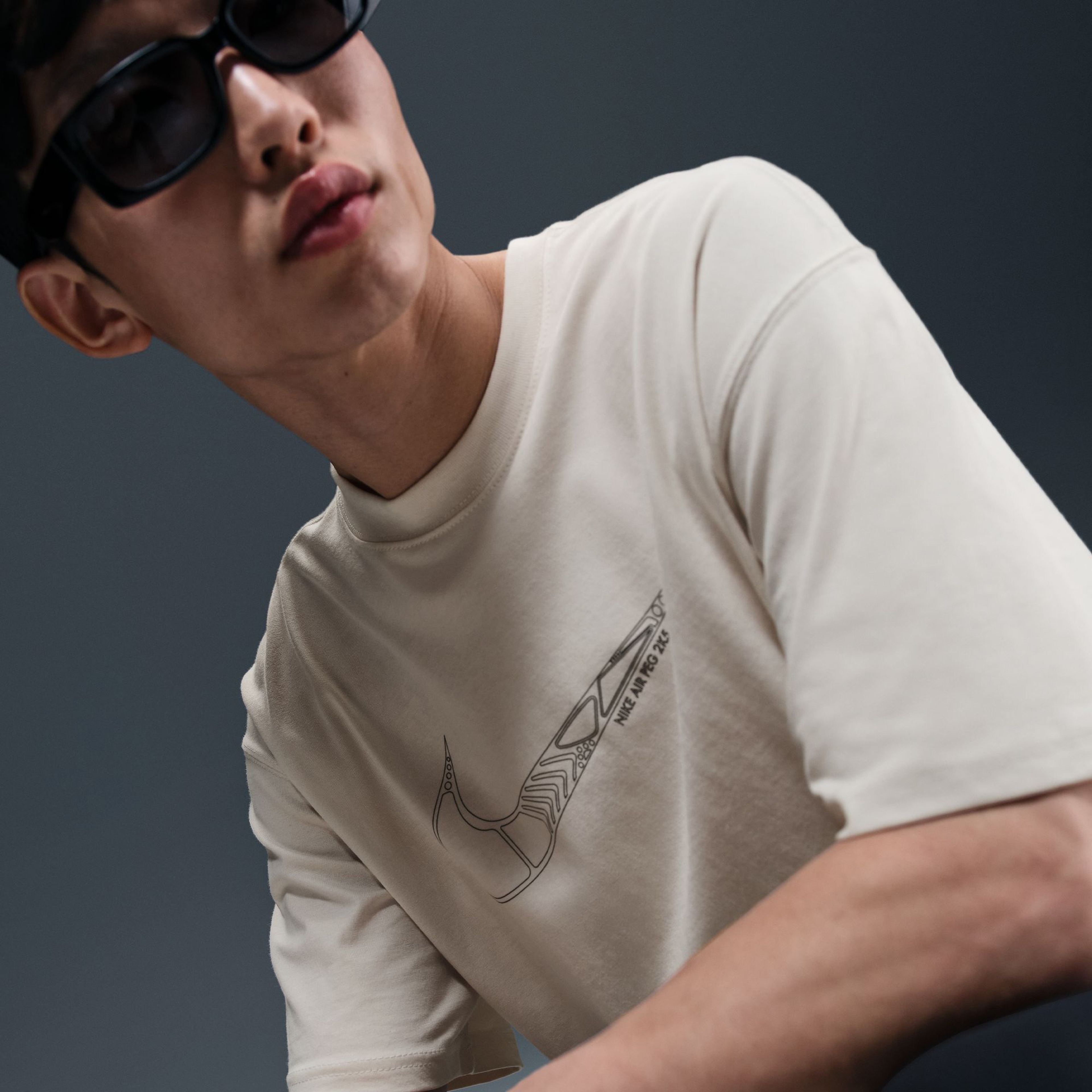 Nike Sportswear Club Erkek Bej T-Shirt