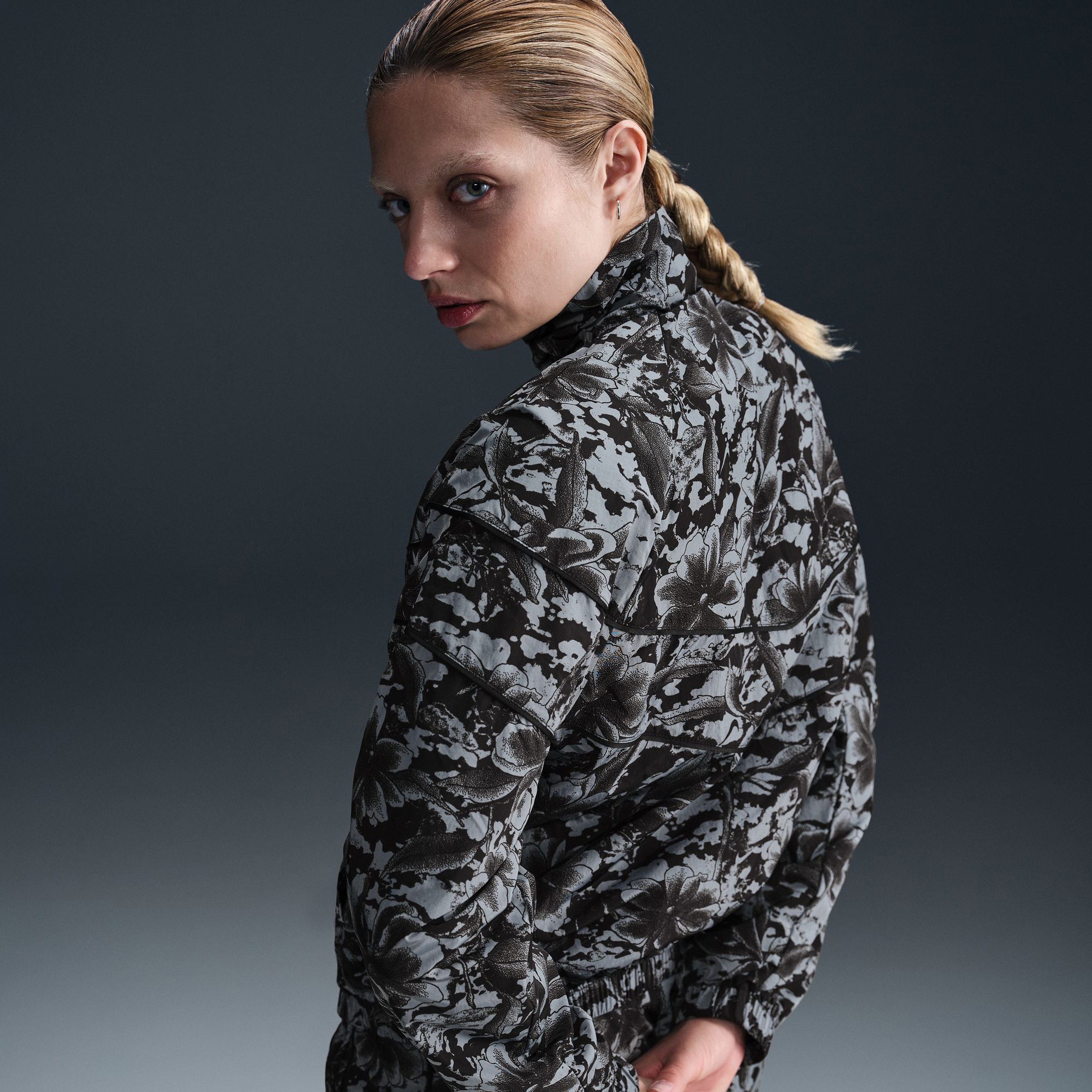 Nike Sportswear Windrunner Kadın Gri Ceket