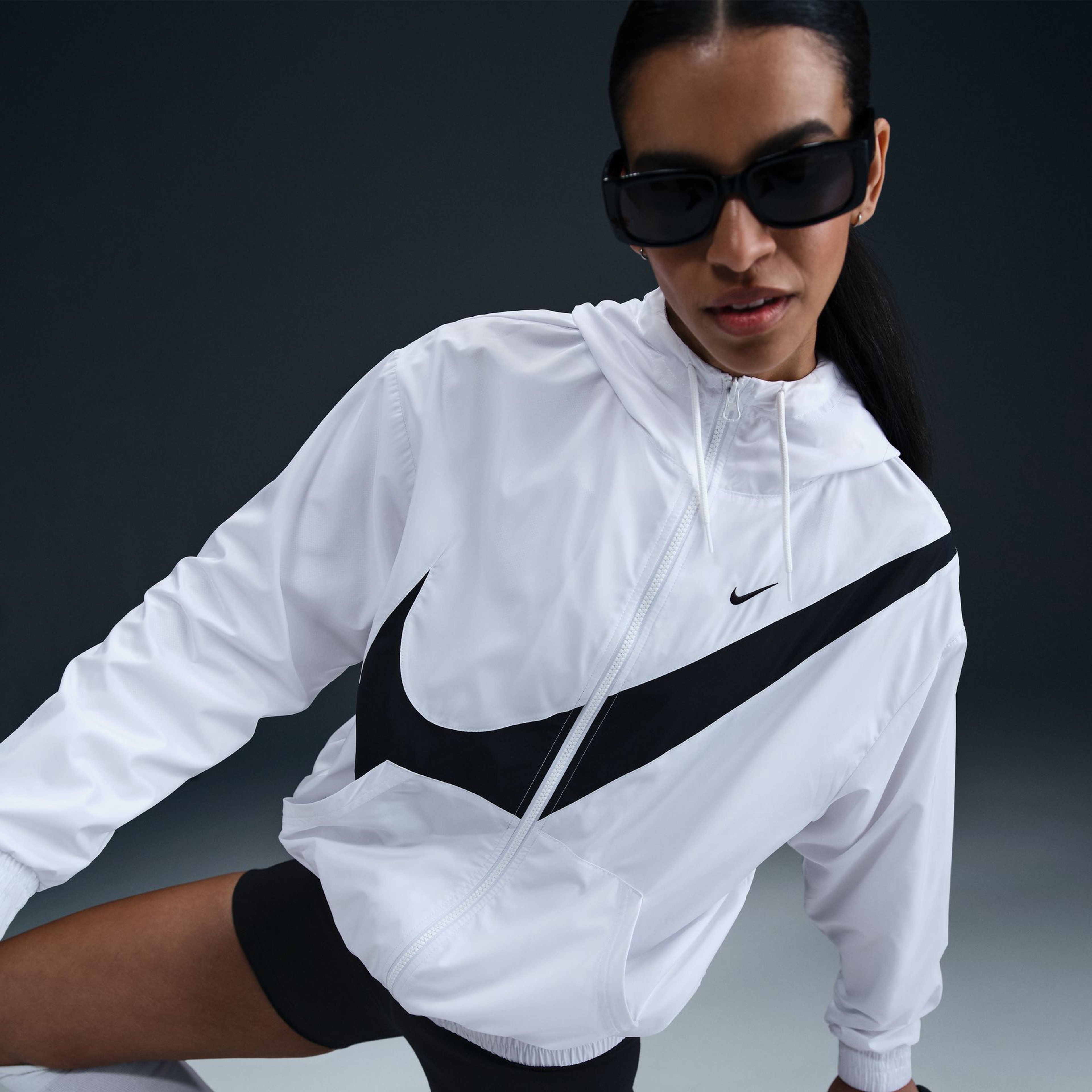 Nike Sportswear Classic Kadın Beyaz Sweatshirt