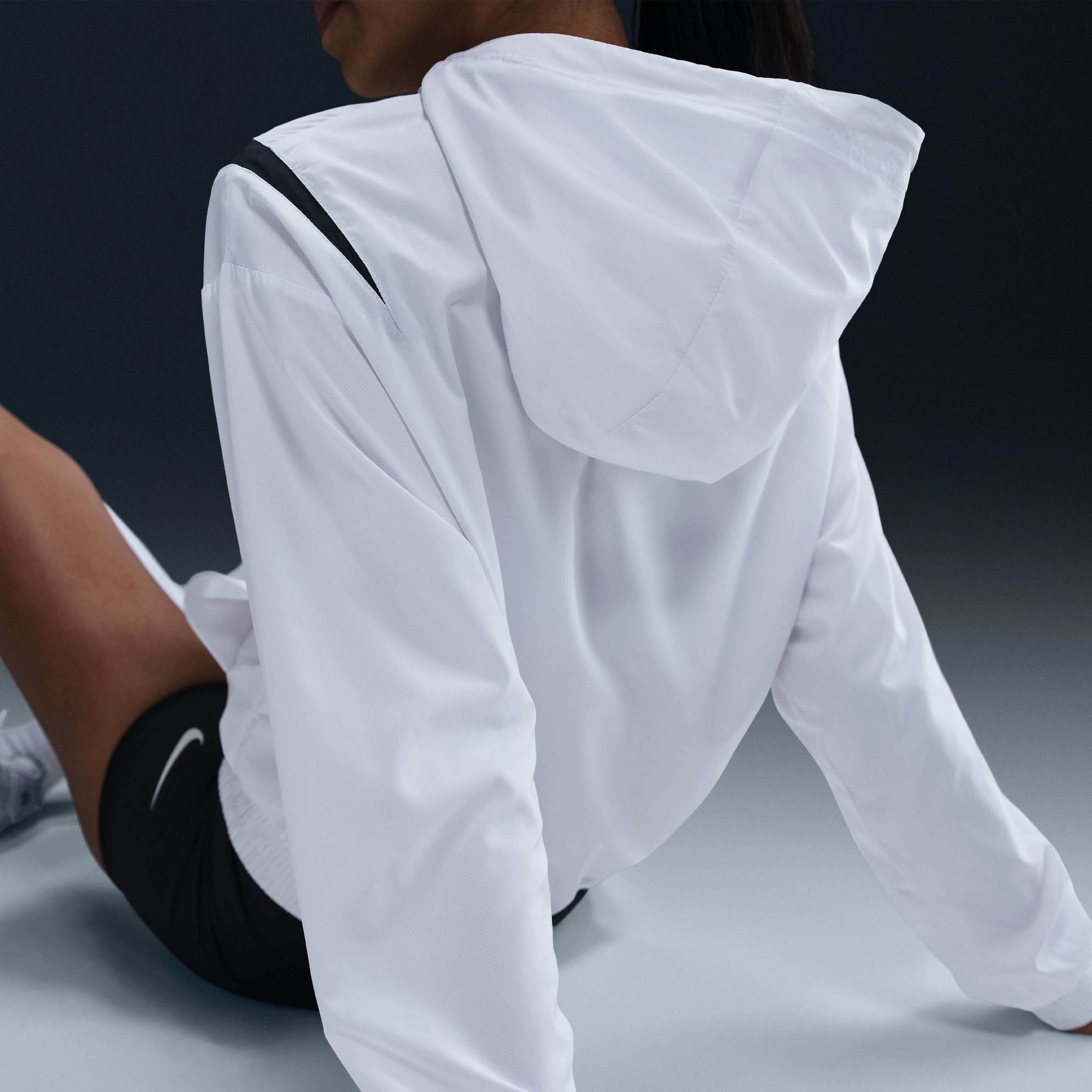 Nike Sportswear Classic Kadın Beyaz Sweatshirt