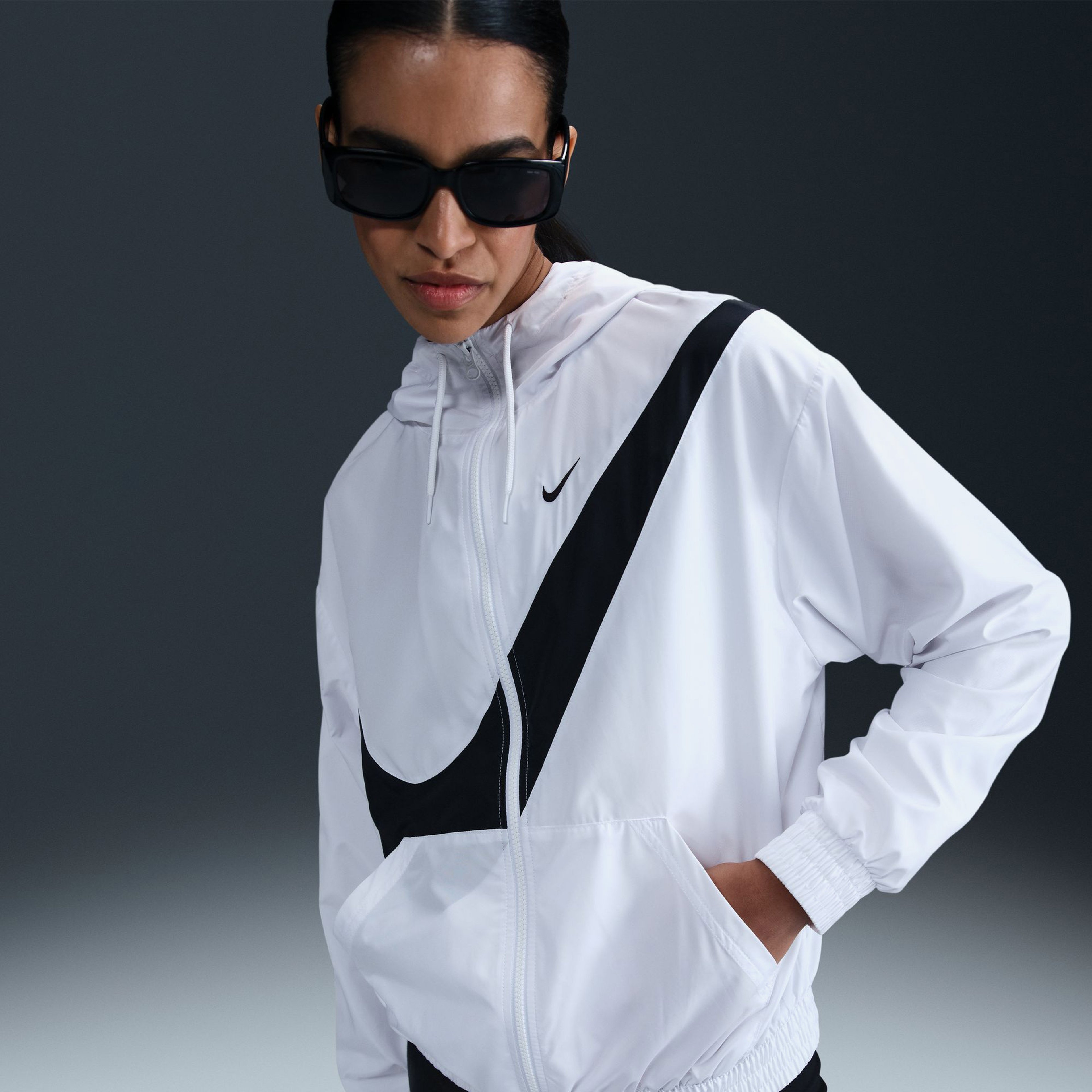 Nike Sportswear Classic Kadın Beyaz Sweatshirt