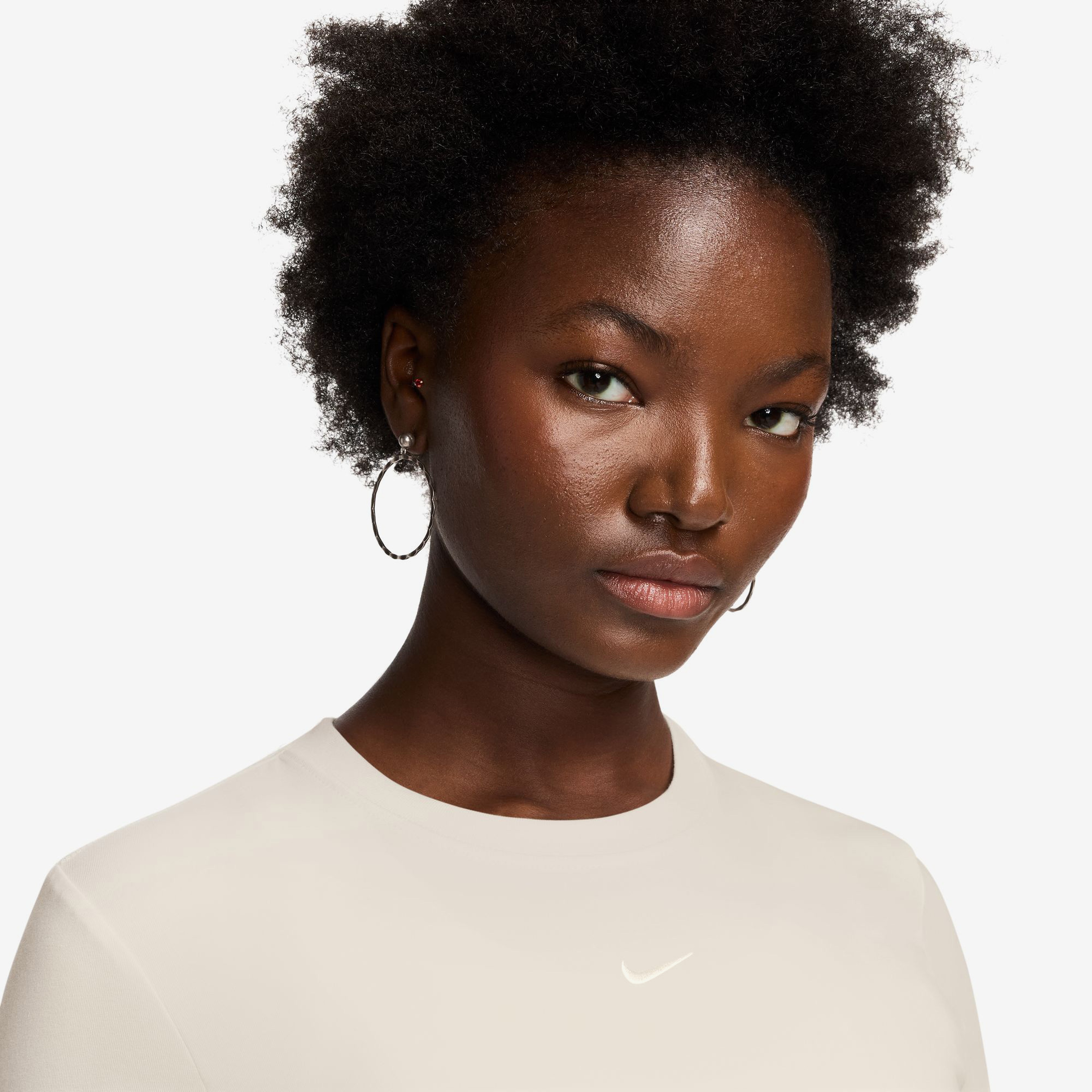 Nike Sportswear Chill Knit Kadın Beyaz T-Shirt