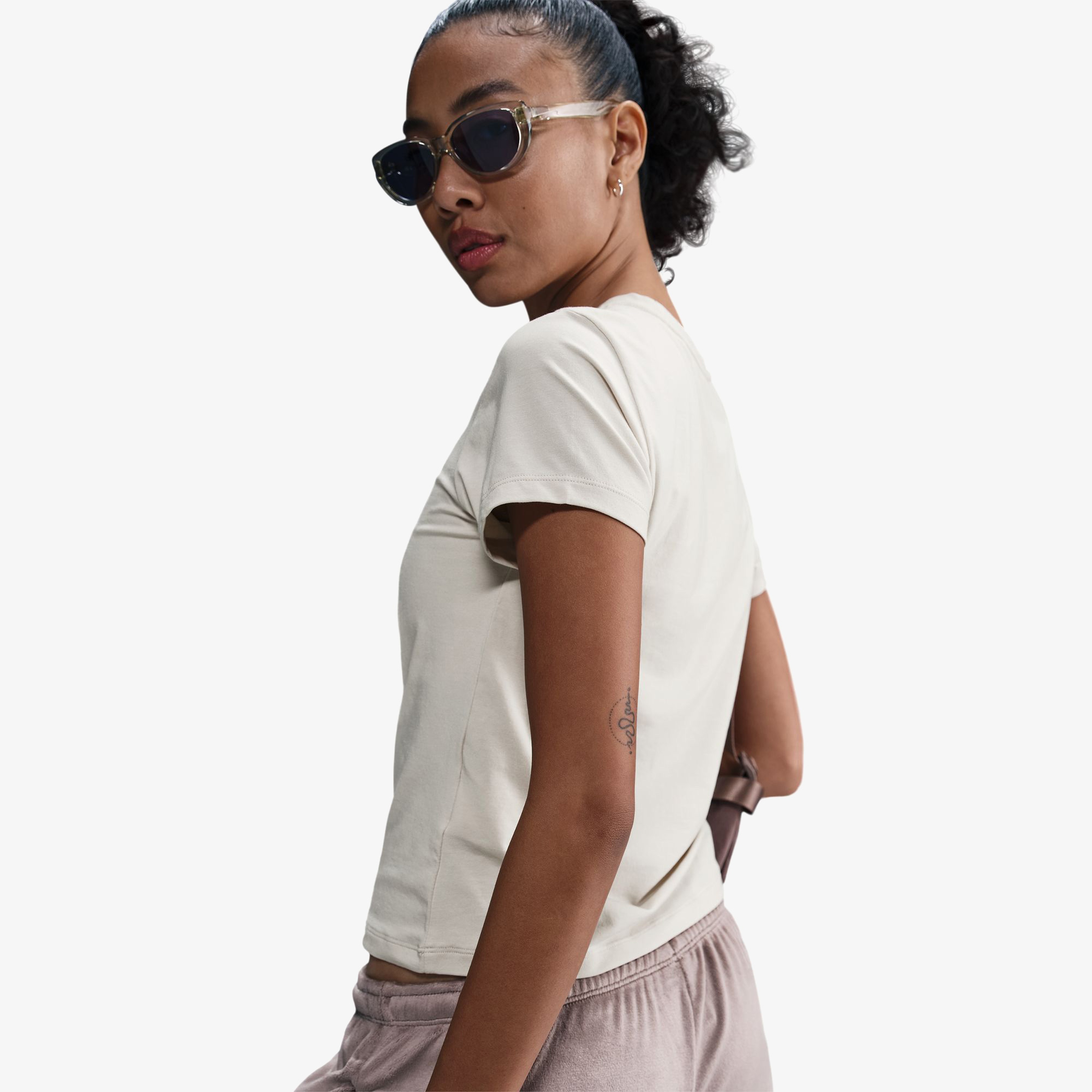 Nike Sportswear Chill Knit Kadın Beyaz T-Shirt