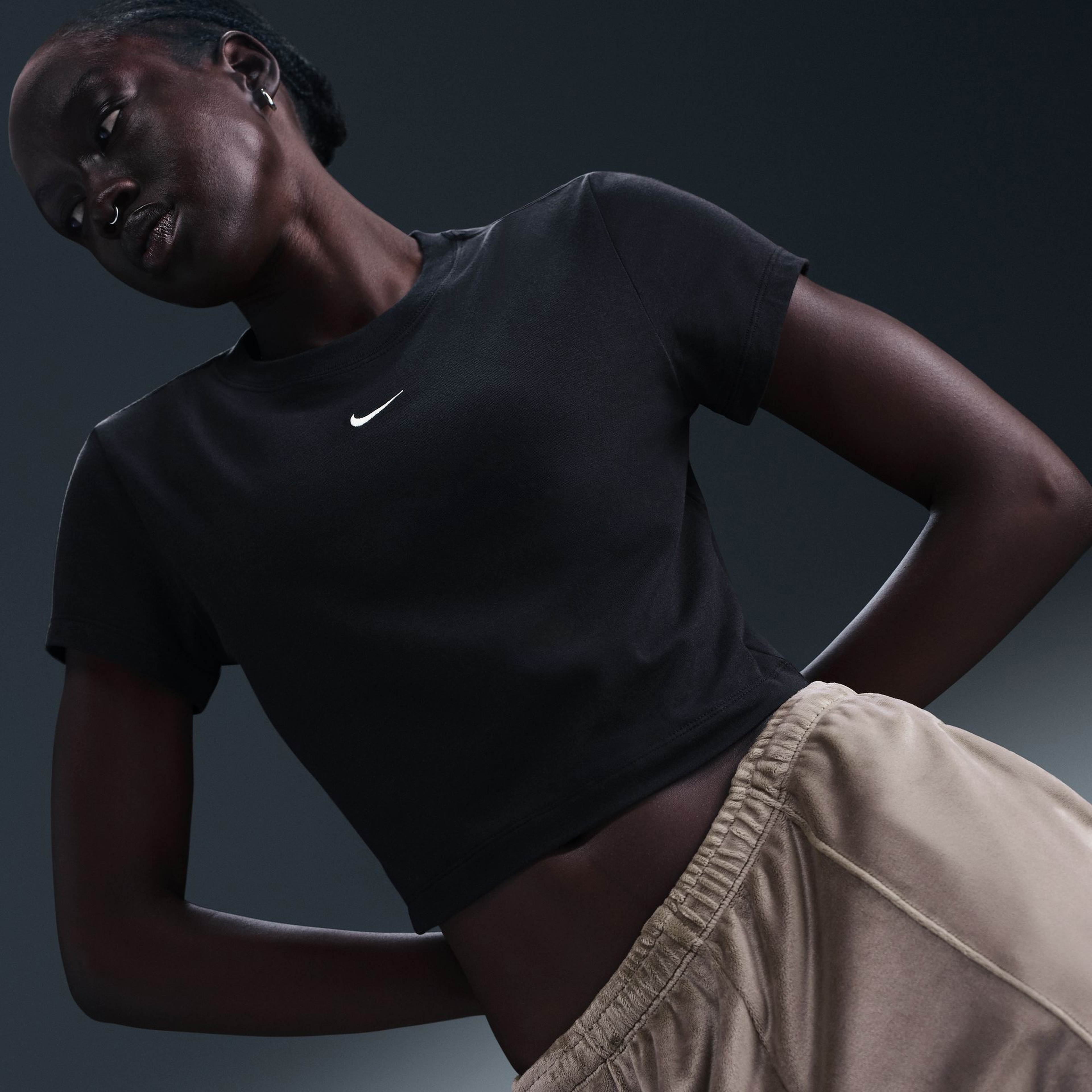 Nike Sportswear Chill Knit Cropped Kadın Siyah T-Shirt