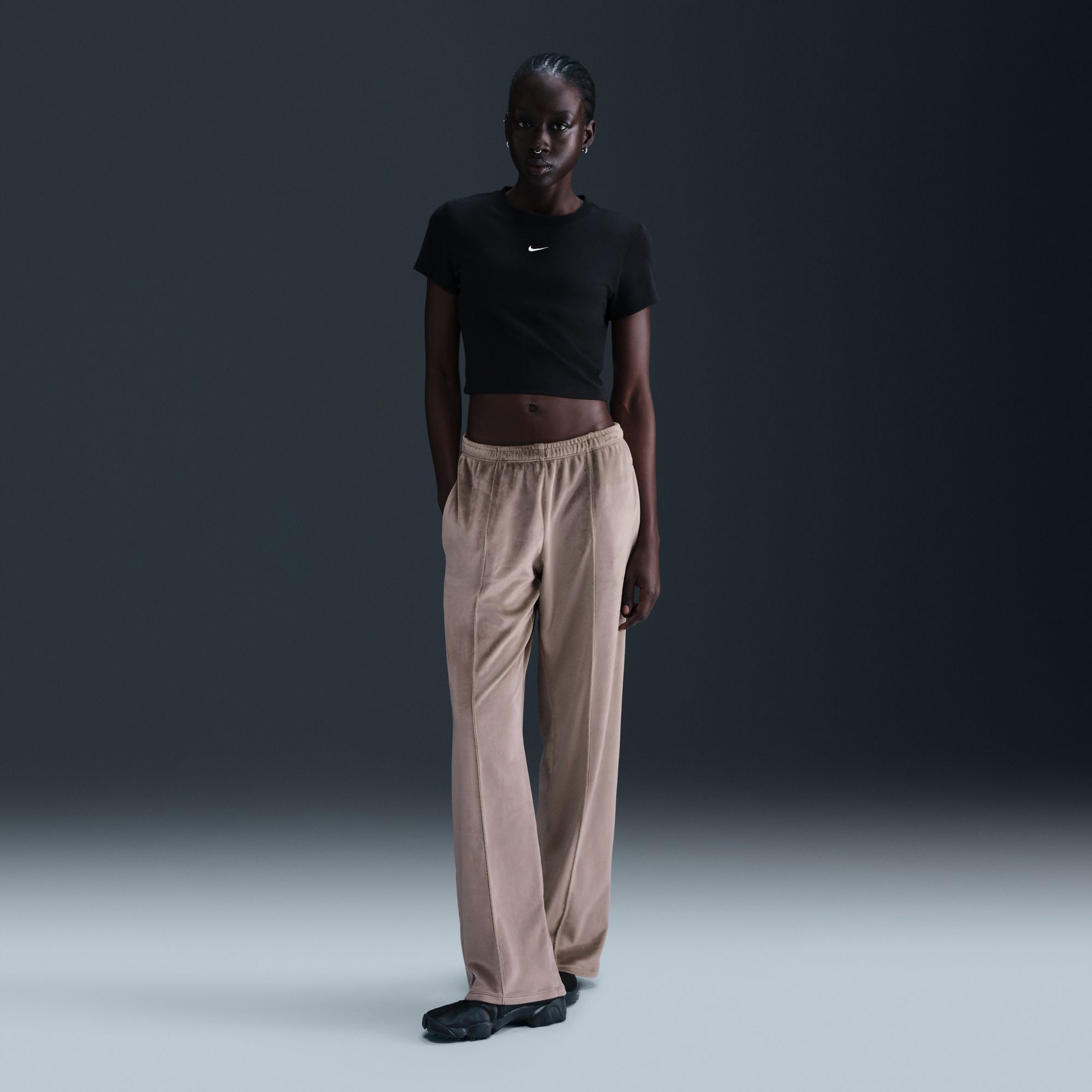 Nike Sportswear Chill Knit Cropped Kadın Siyah T-Shirt