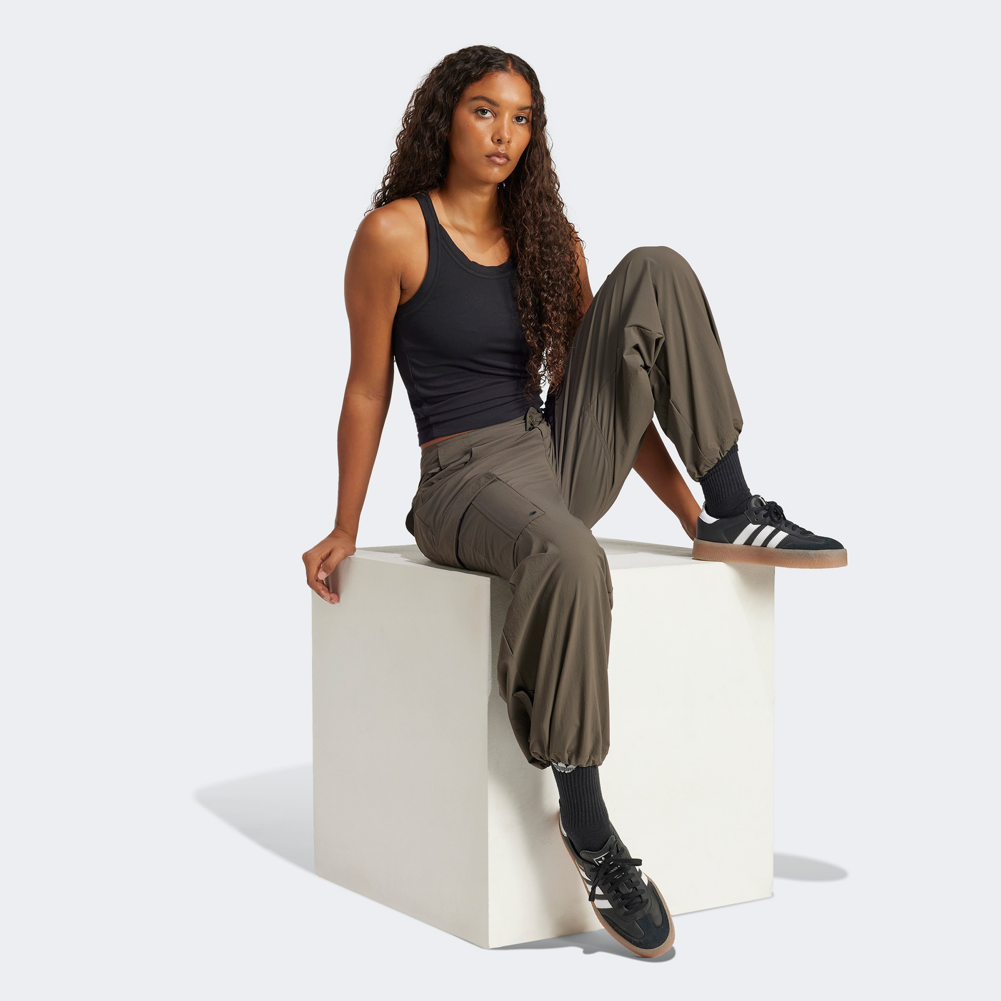 adidas Premium Essentials Kadın Yeşil Kargo Pantolon