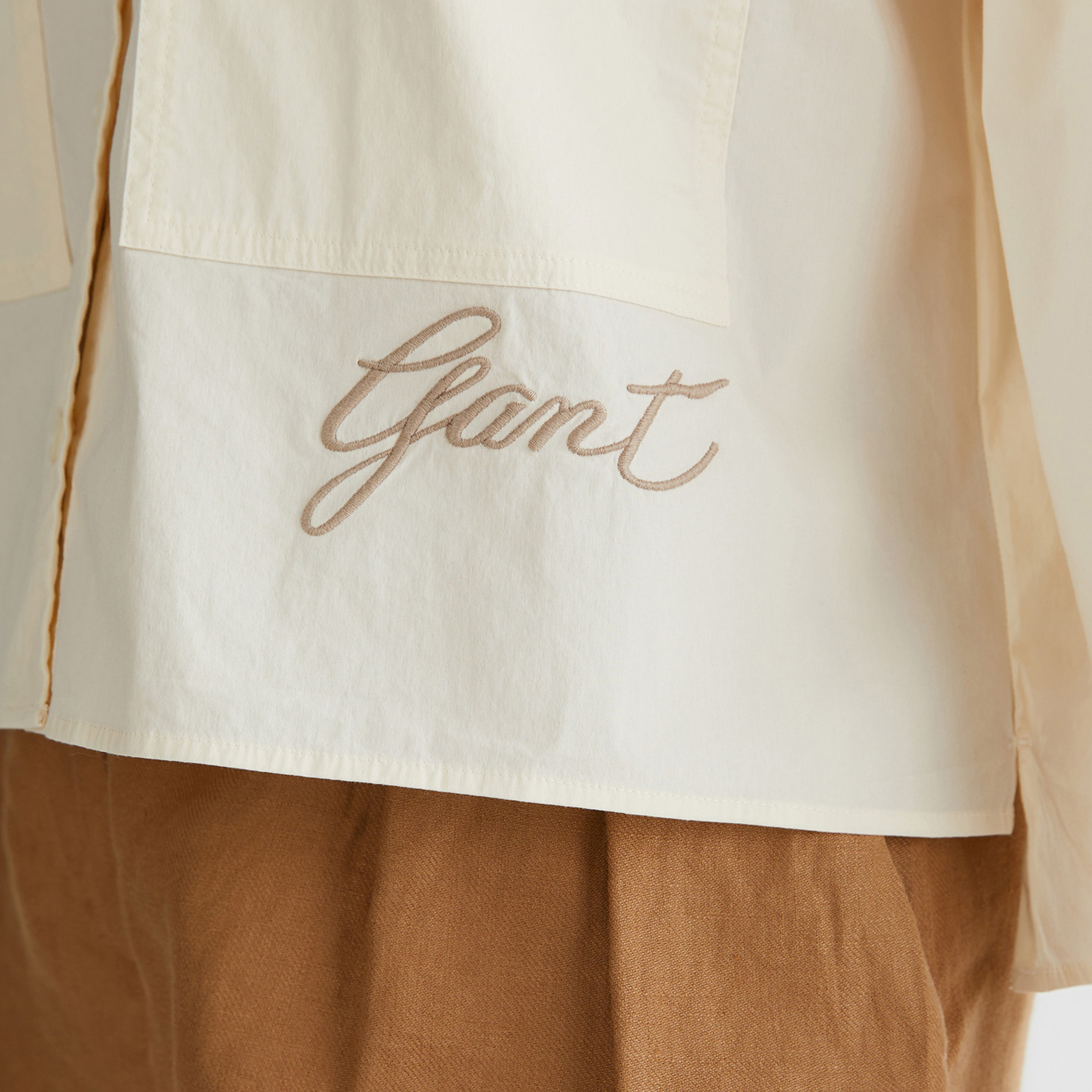 GANT Kadın Krem Klasik Yaka Logolu Gömlek