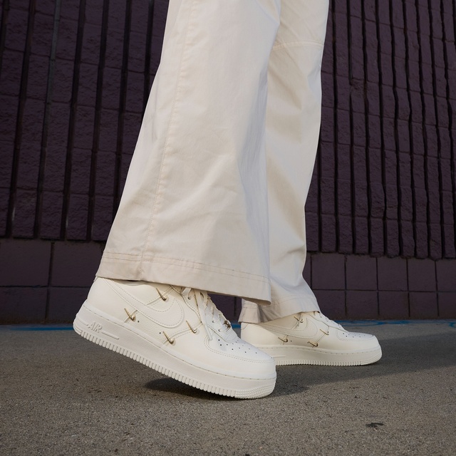 Nike Bej Nike Air Force 1 Lx