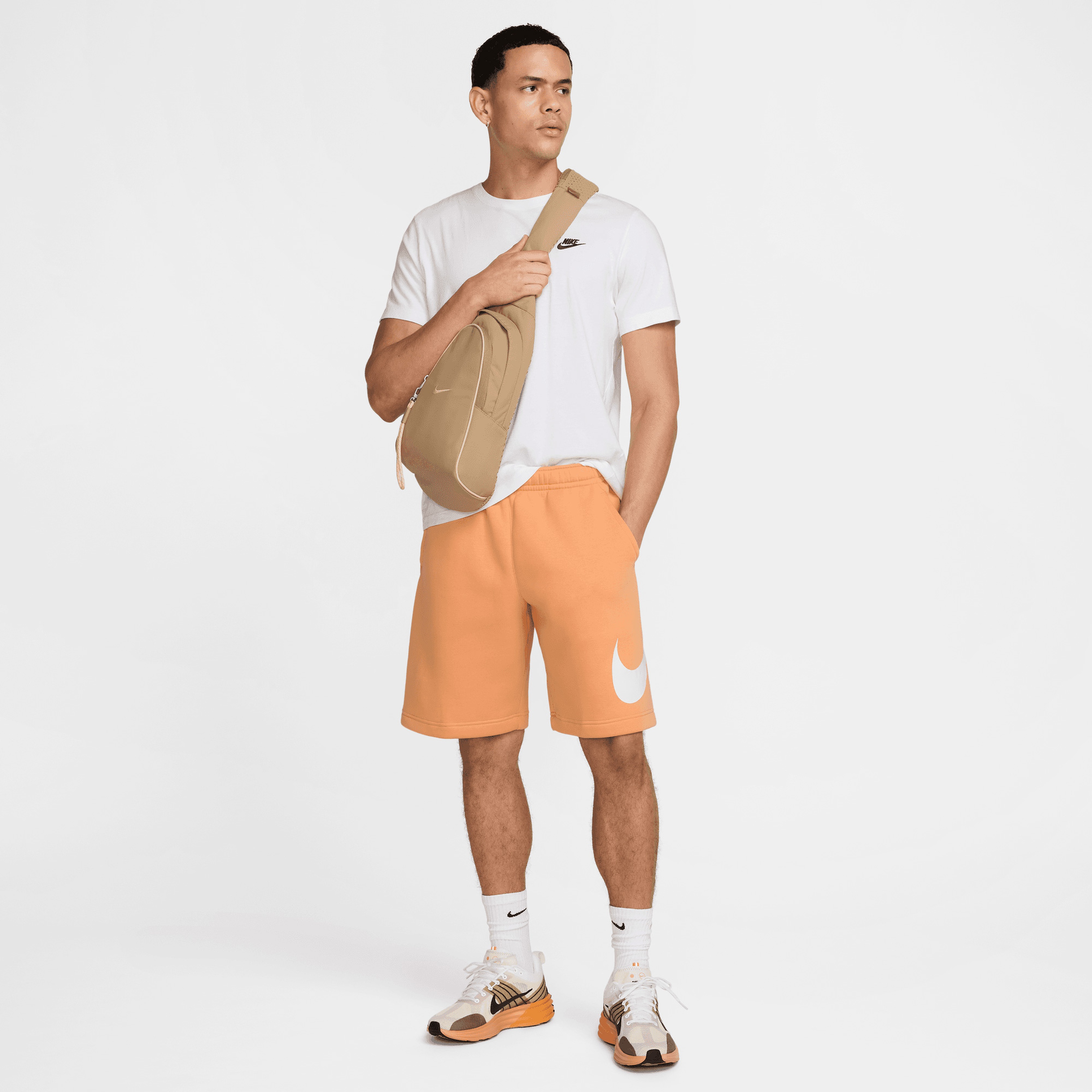 Nike Club Erkek Turuncu Şort