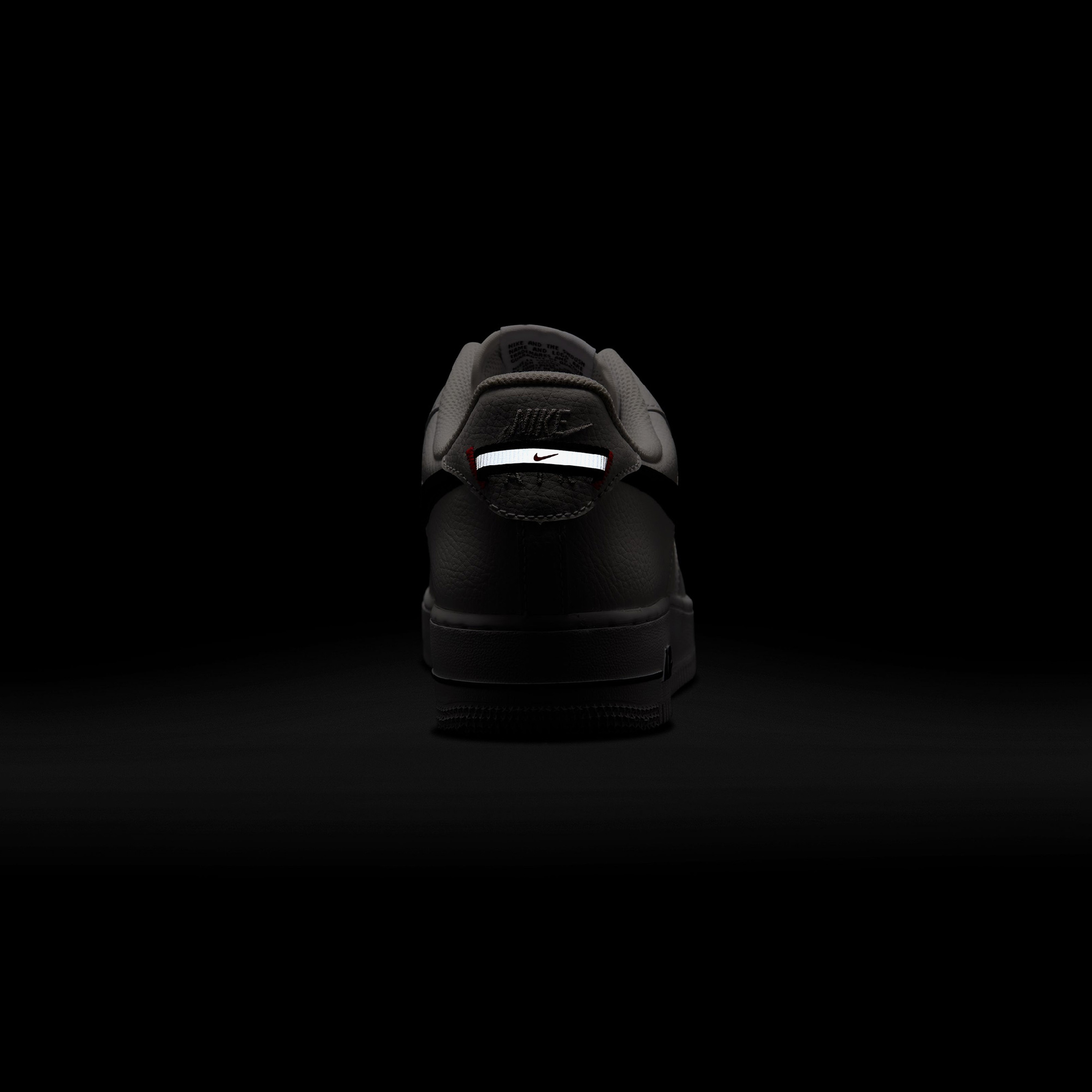 Nike Air Force 1 '07 LV8 Erkek Beyaz Sneaker