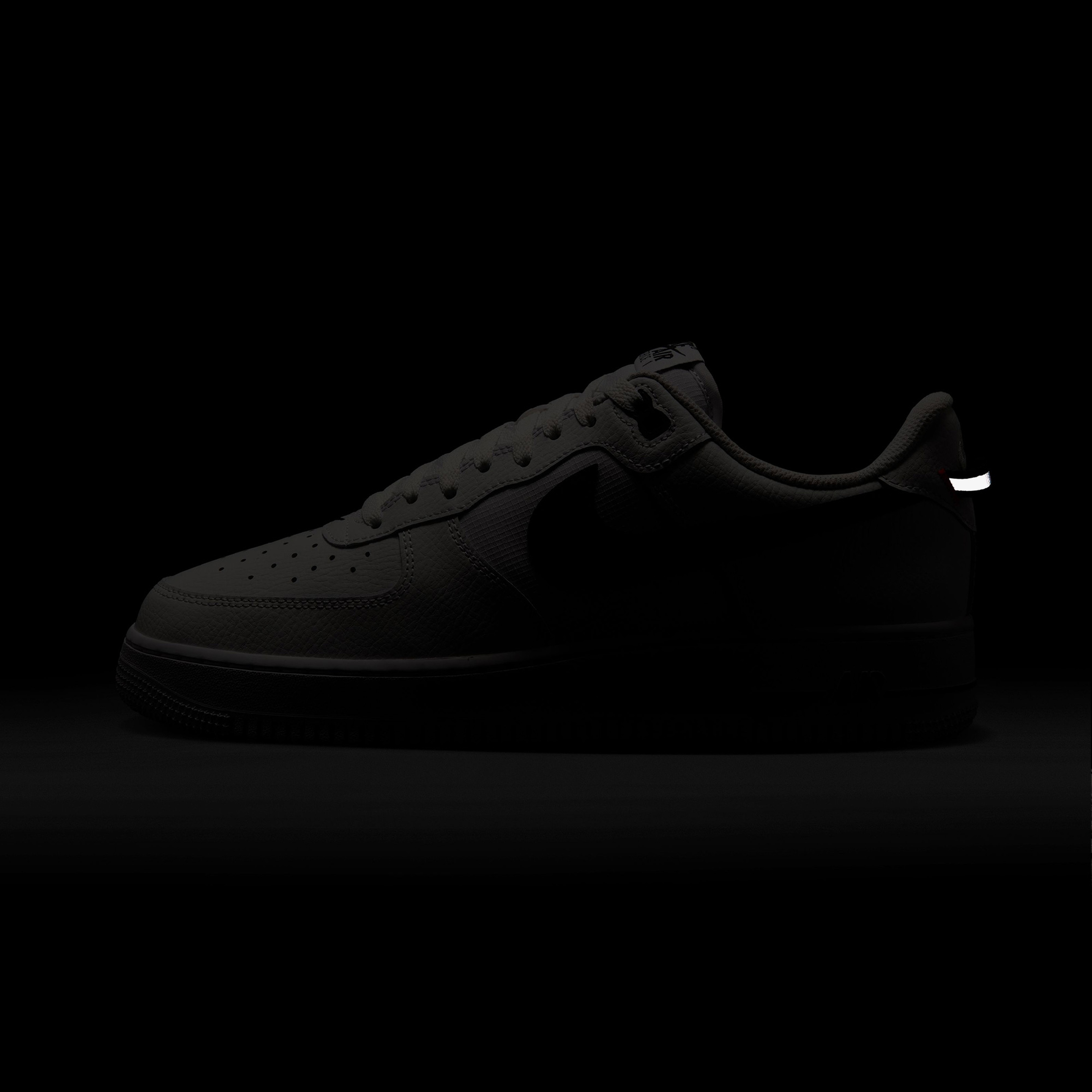 Nike Air Force 1 '07 LV8 Erkek Beyaz Sneaker