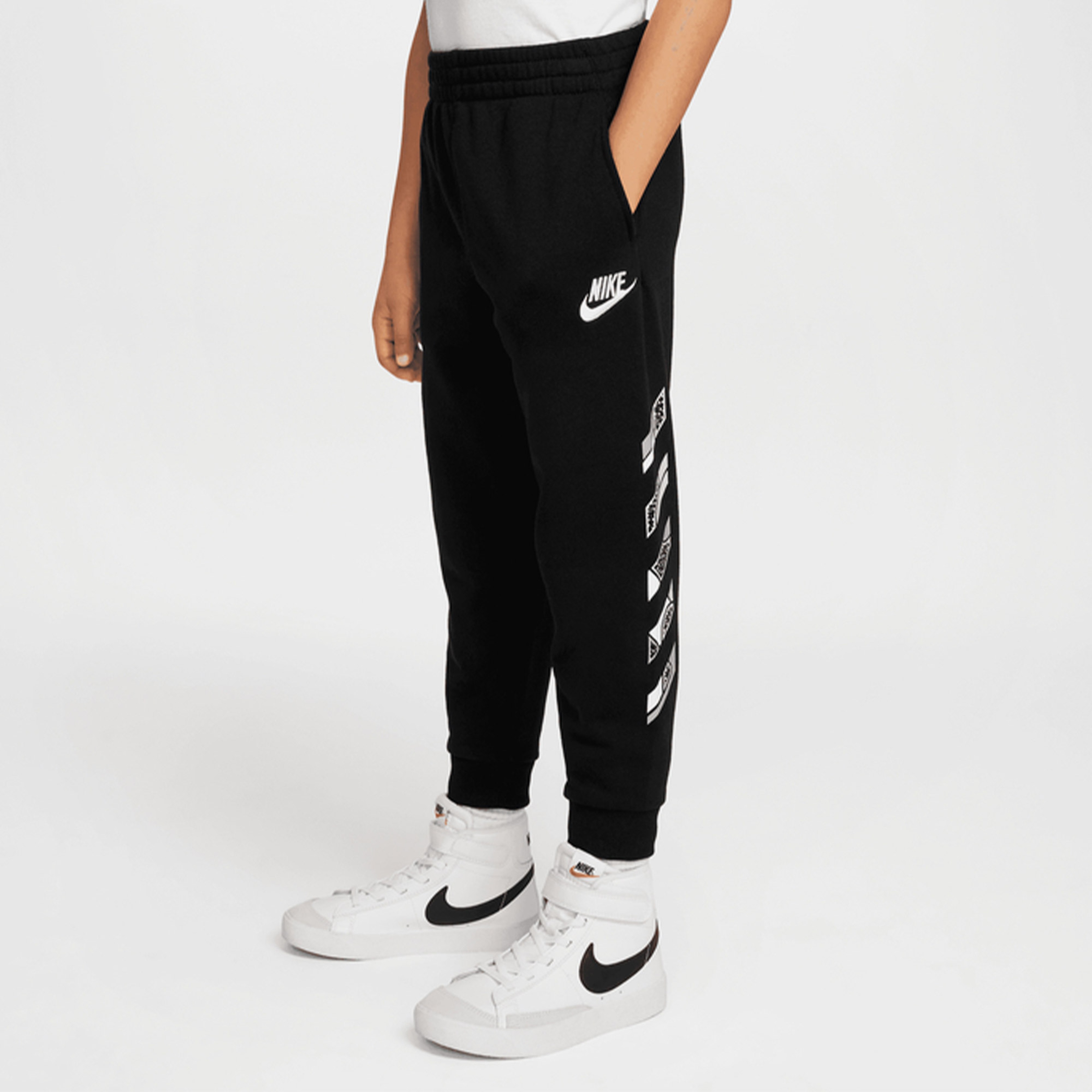 Nike Sportswear 'Outside The Lines' Çocuk Siyah Eşofman Altı