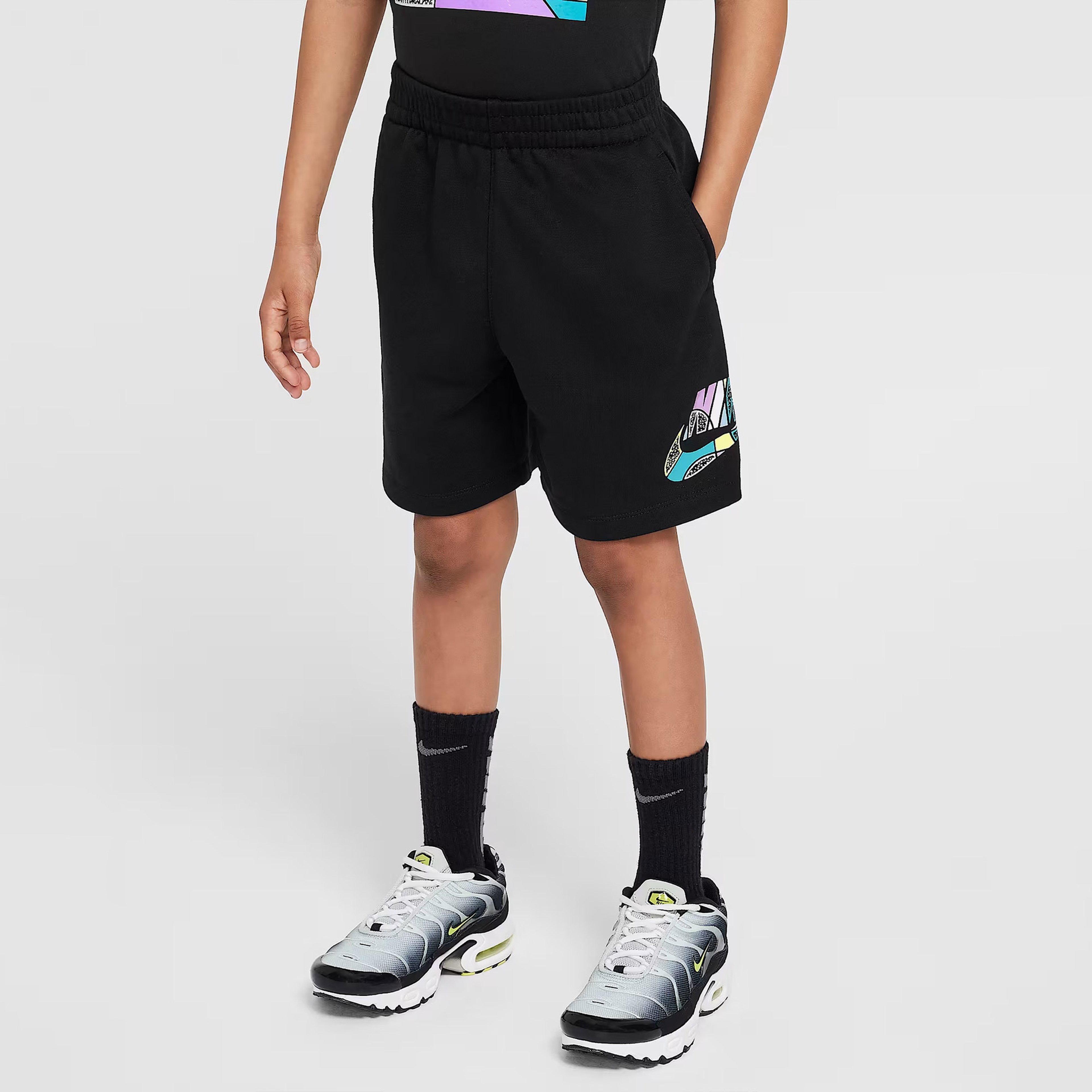 Nike Sportswear 'Outside The Lines' Çocuk Siyah Şort