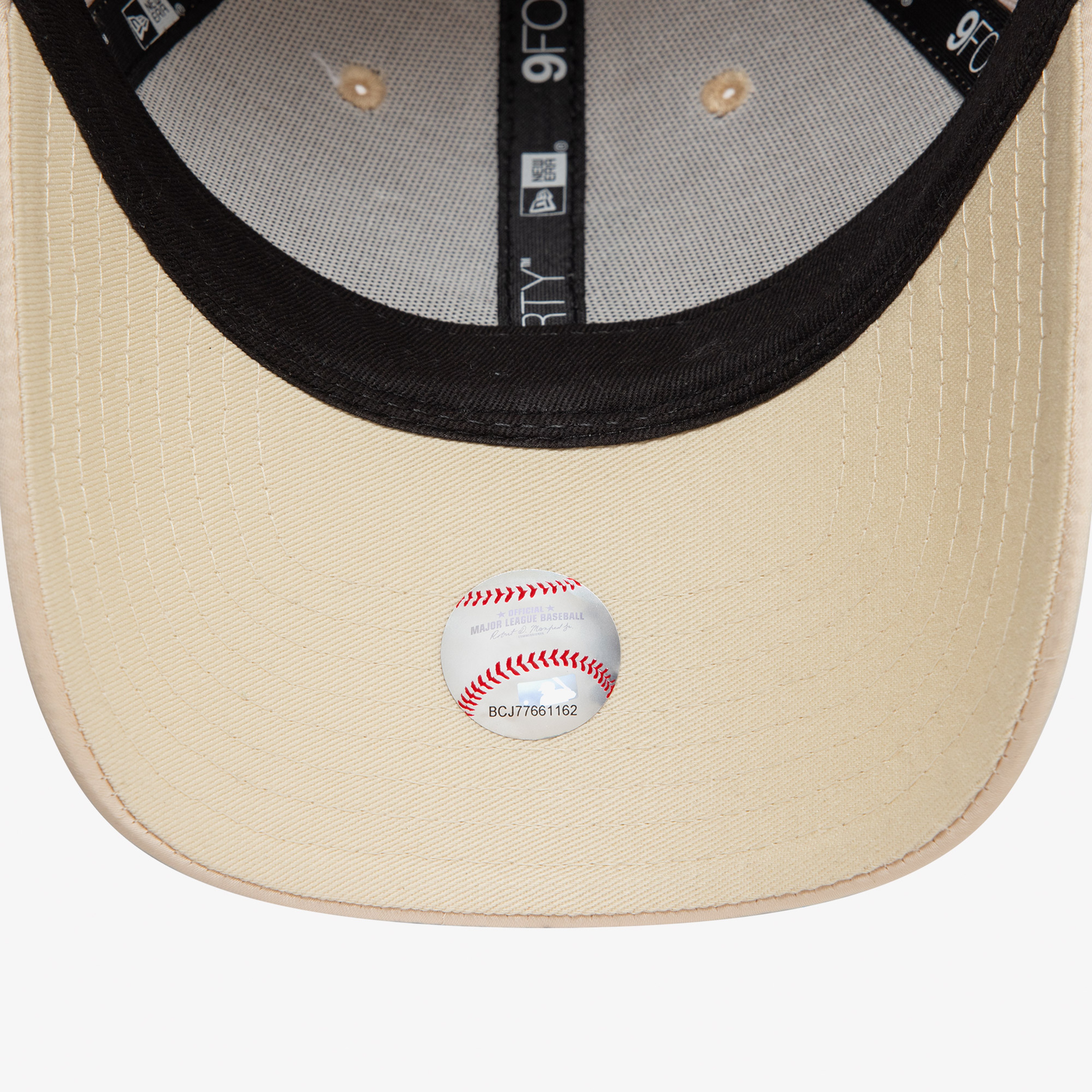 New Era New York Yankees Satin 9Forty Kadın Bej Şapka