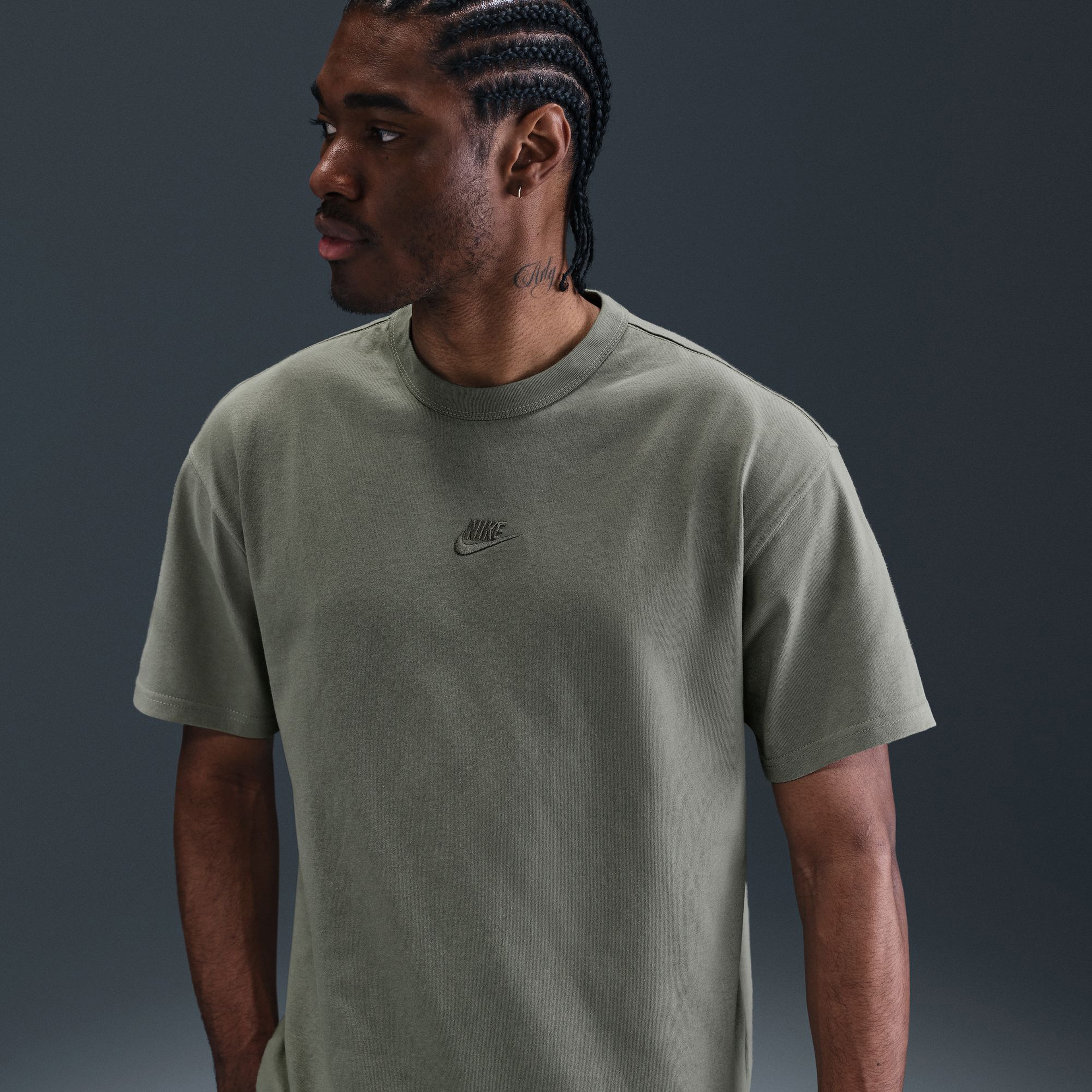 Nike Sportswear Premium Essentials Erkek Haki T-Shirt