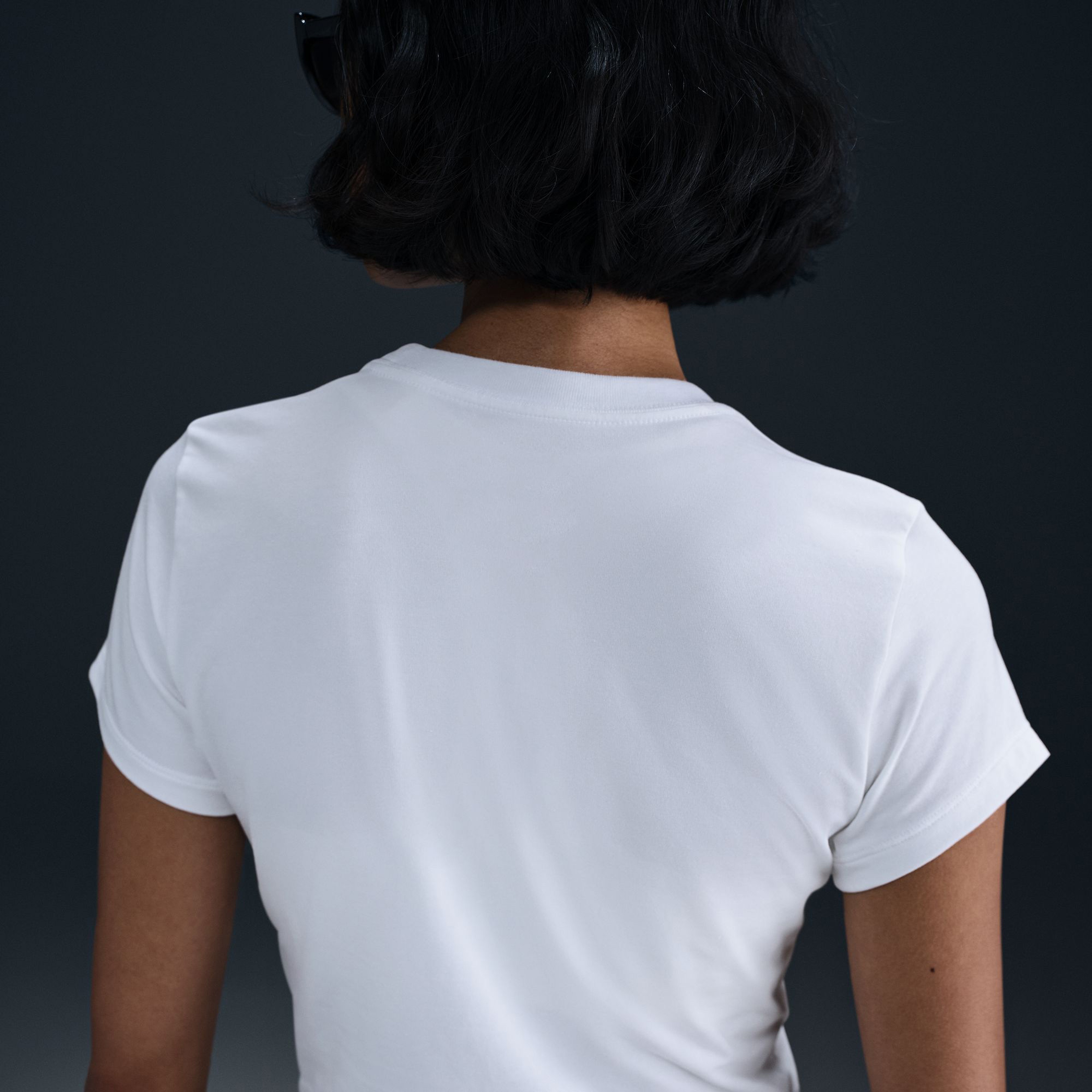 Nike Sportswear Chill Knit Cropped Kadın Beyaz T-Shirt