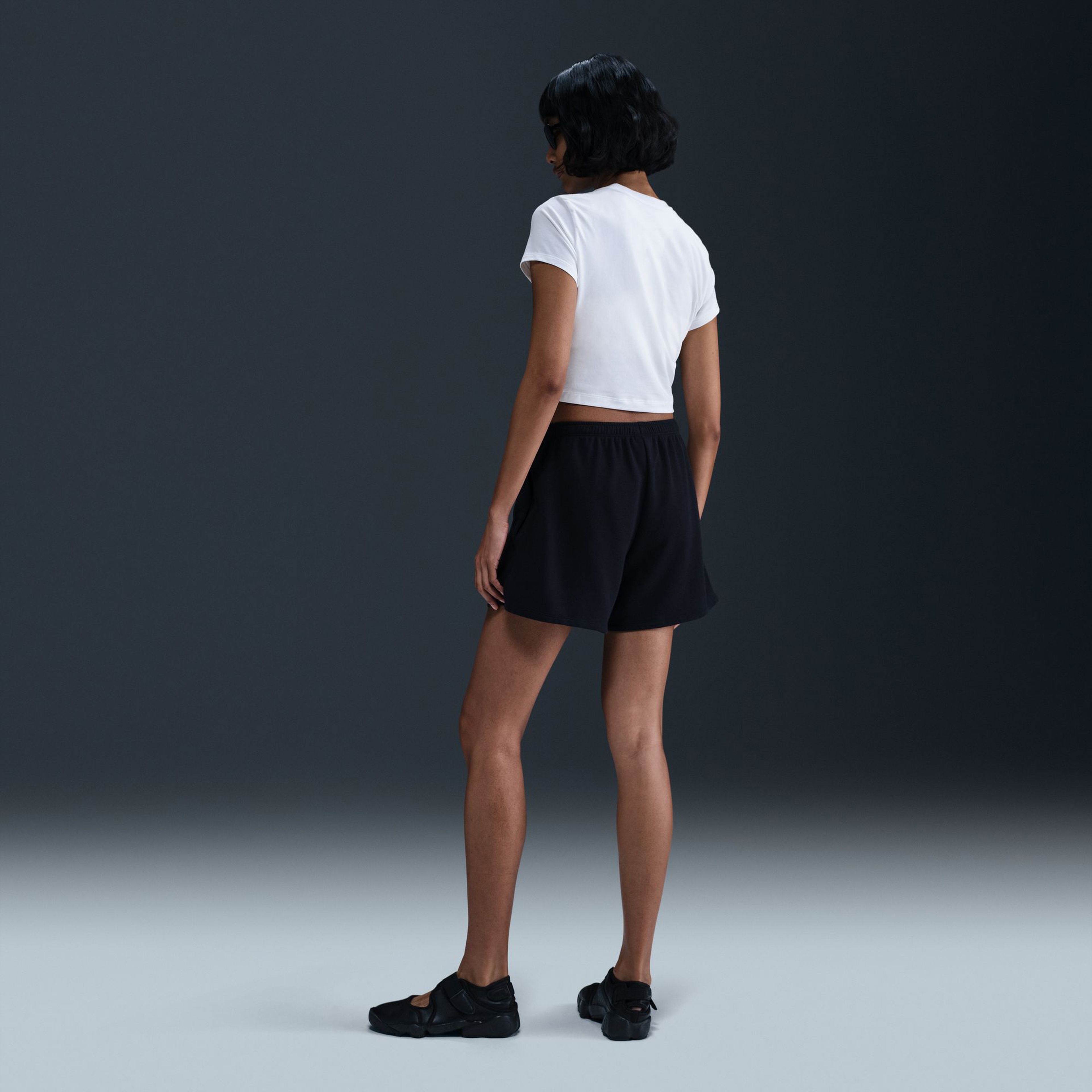 Nike Sportswear Chill Knit Cropped Kadın Beyaz T-Shirt