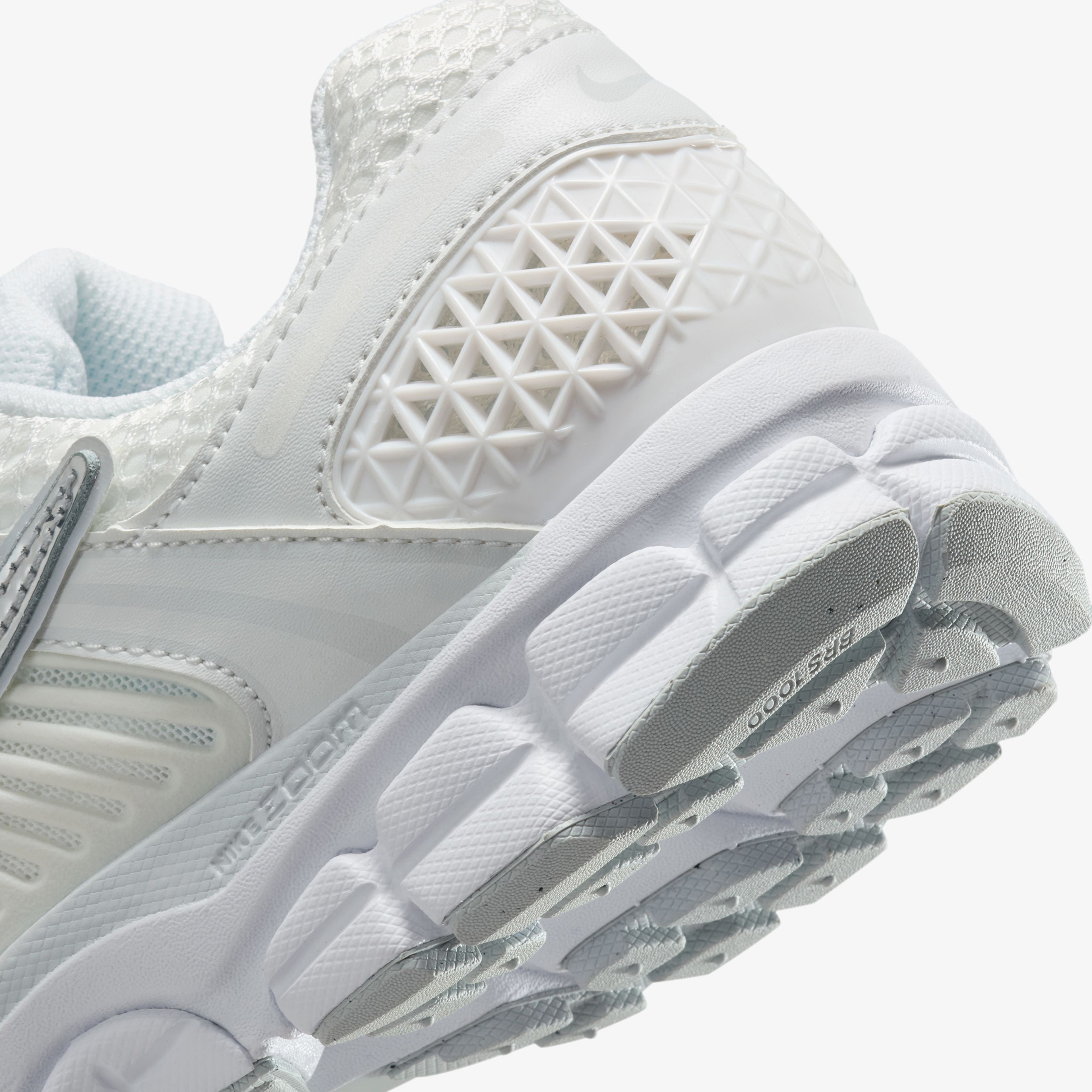 Nike Zoom Vomero 5 'Chrome Toe' Kadın Beyaz Spor Ayakkabı