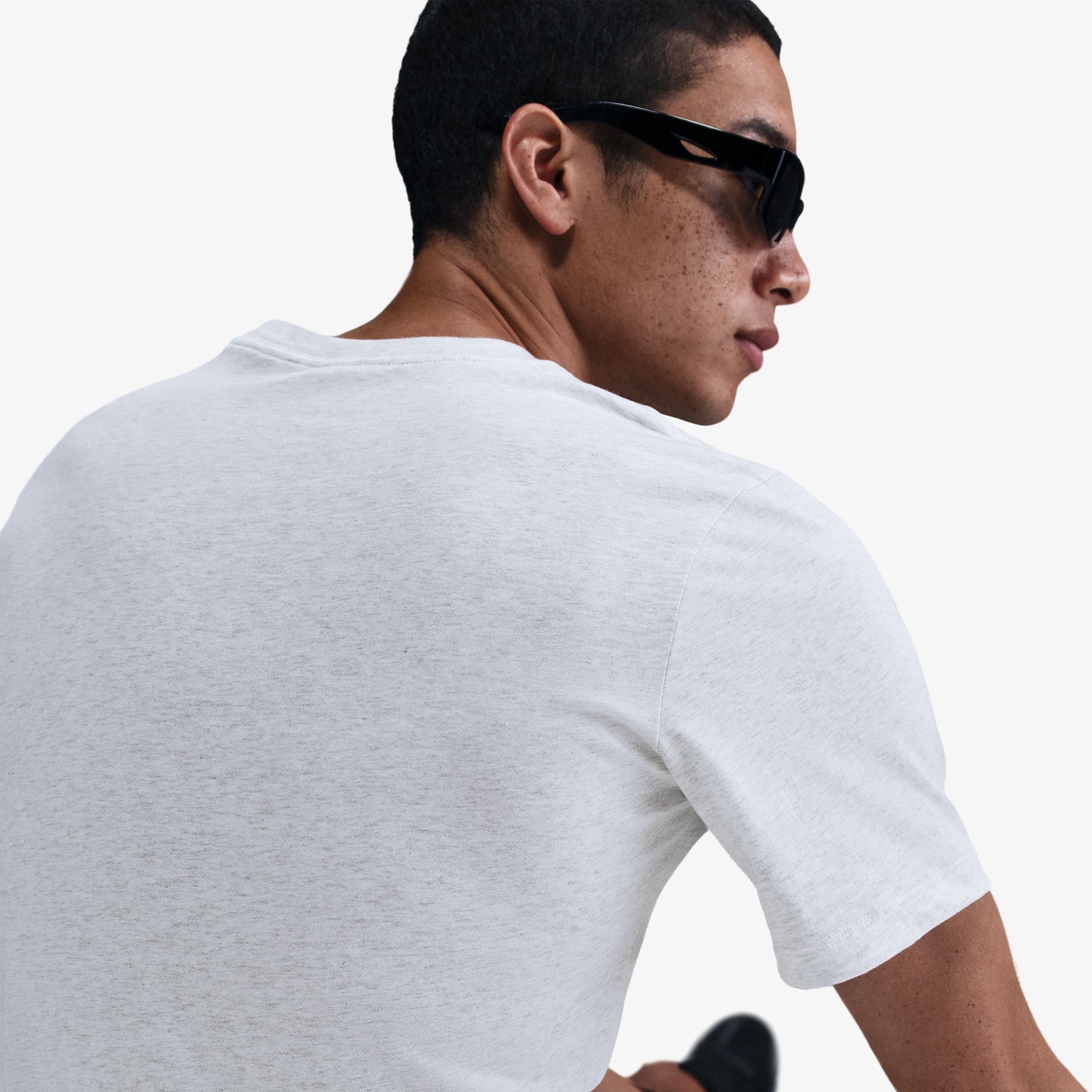 Nike Sportswear Club Erkek Gri T-Shirt