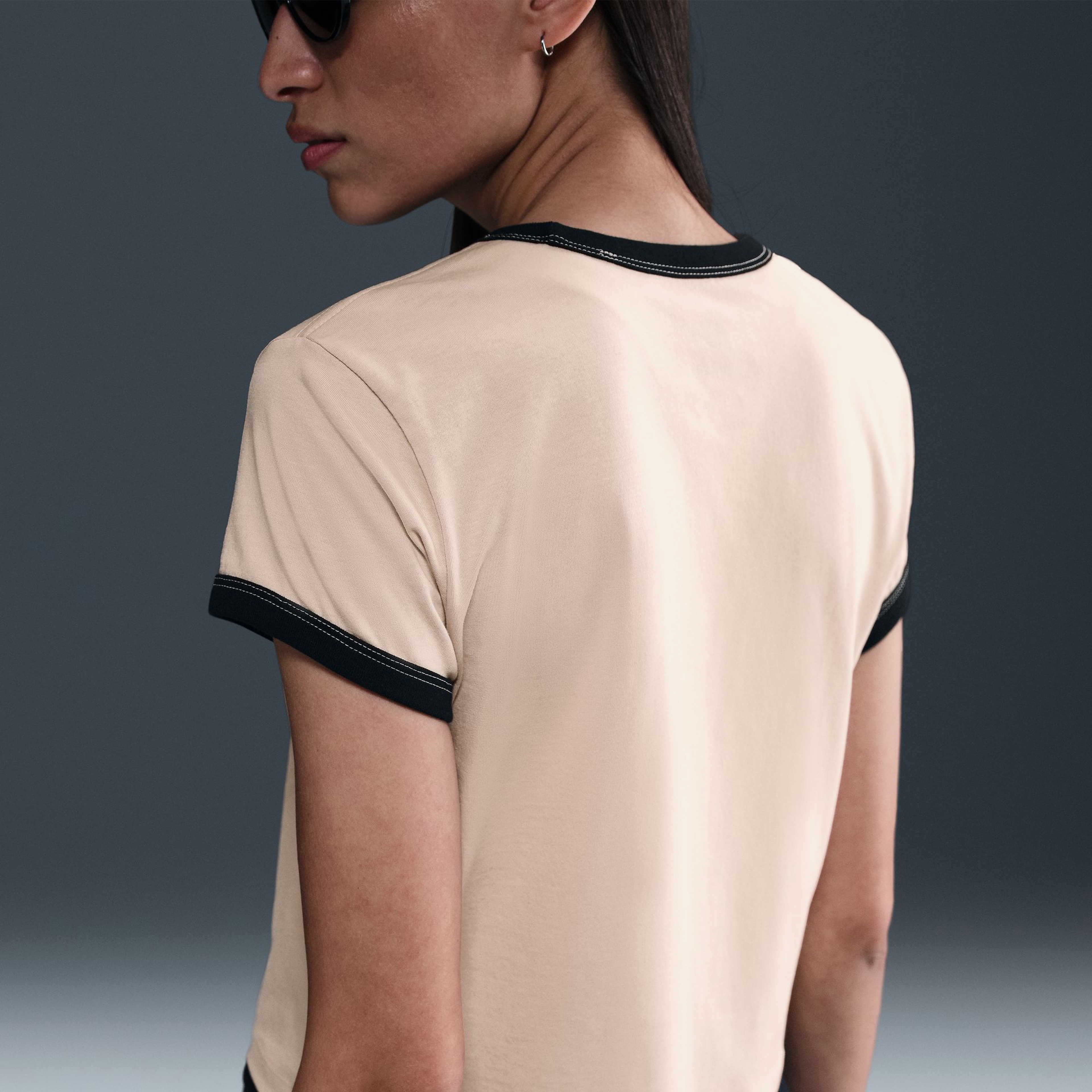 Nike Ringer Kadın Bej Tişört