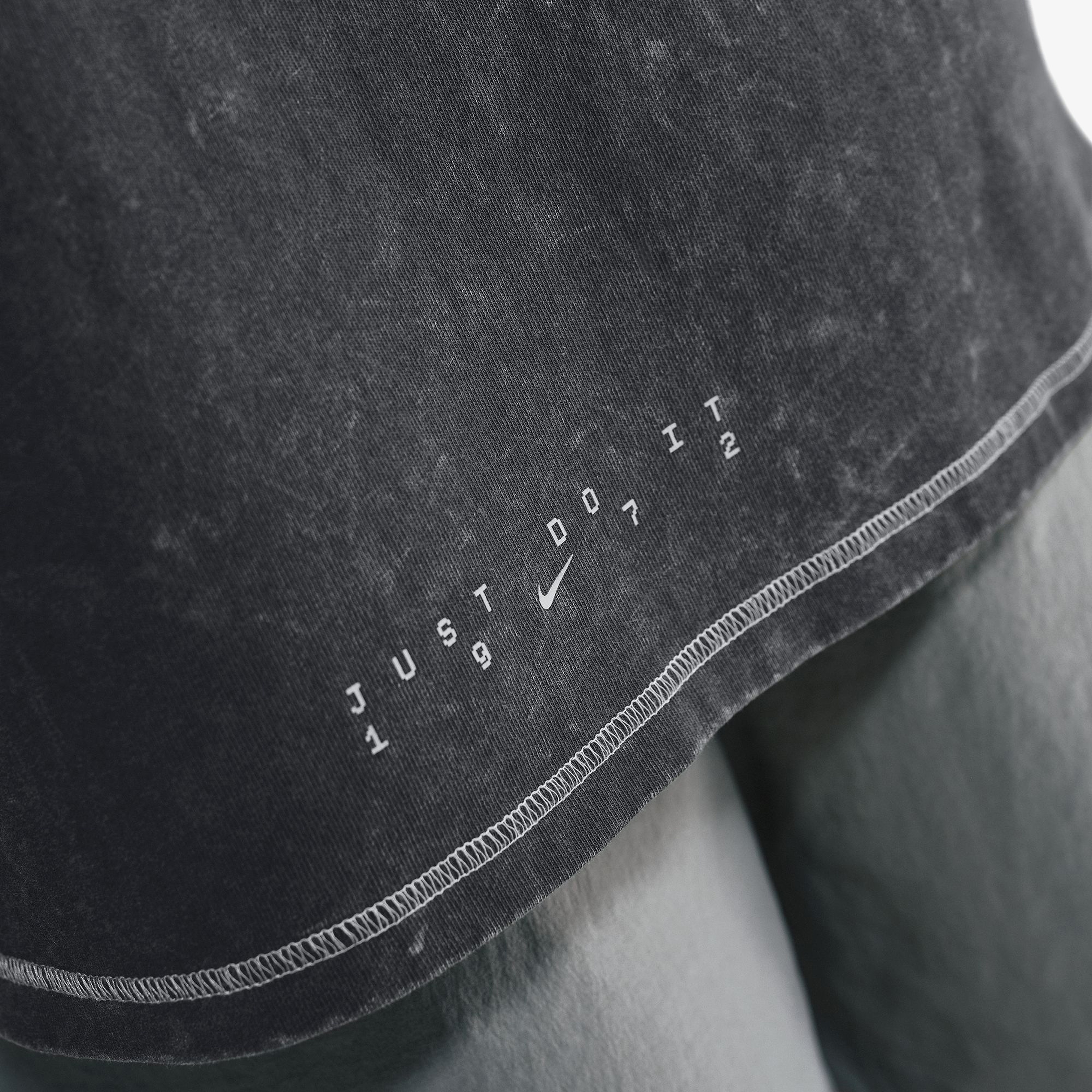 Nike Sportswear Erkek Gri T-Shirt