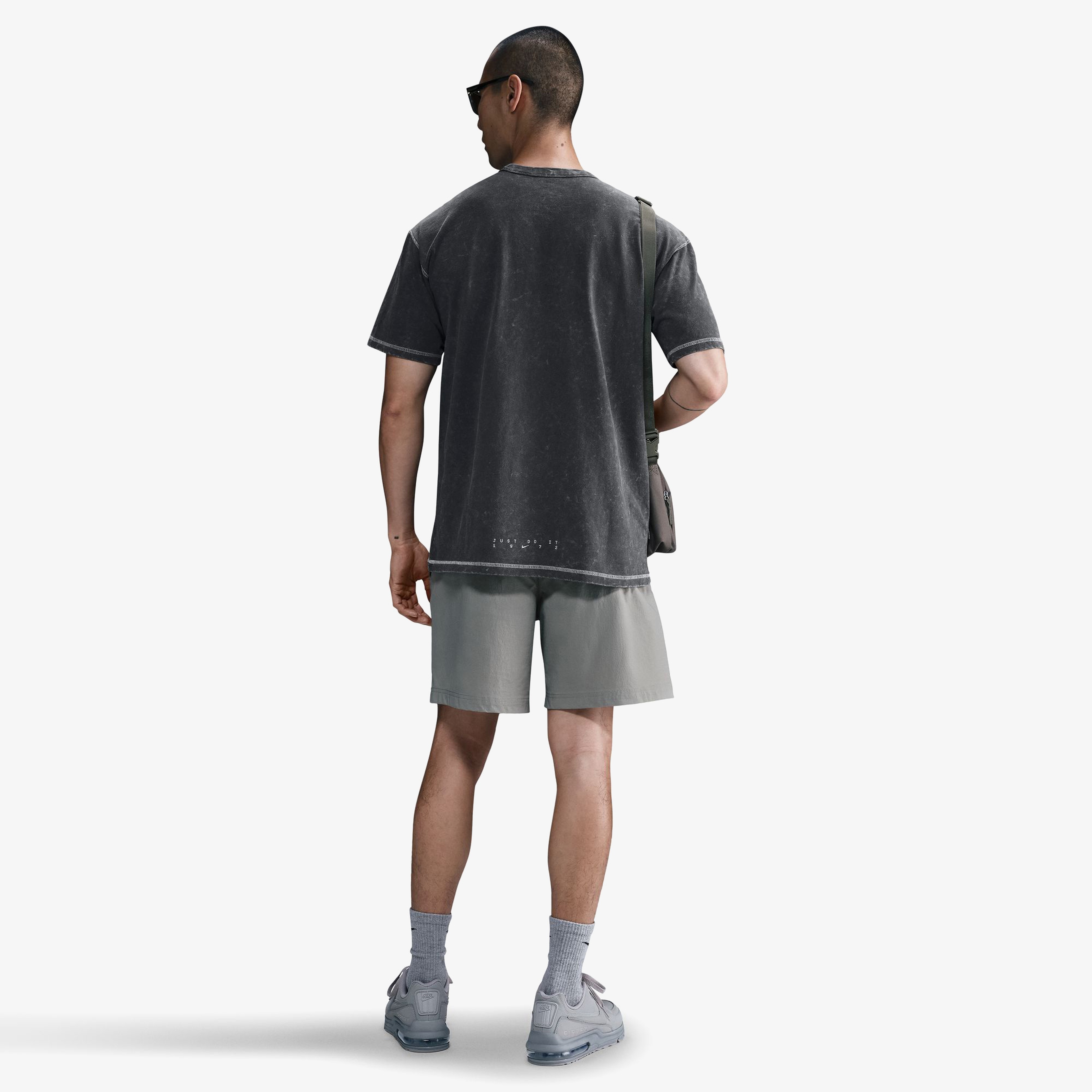 Nike Sportswear Erkek Gri T-Shirt