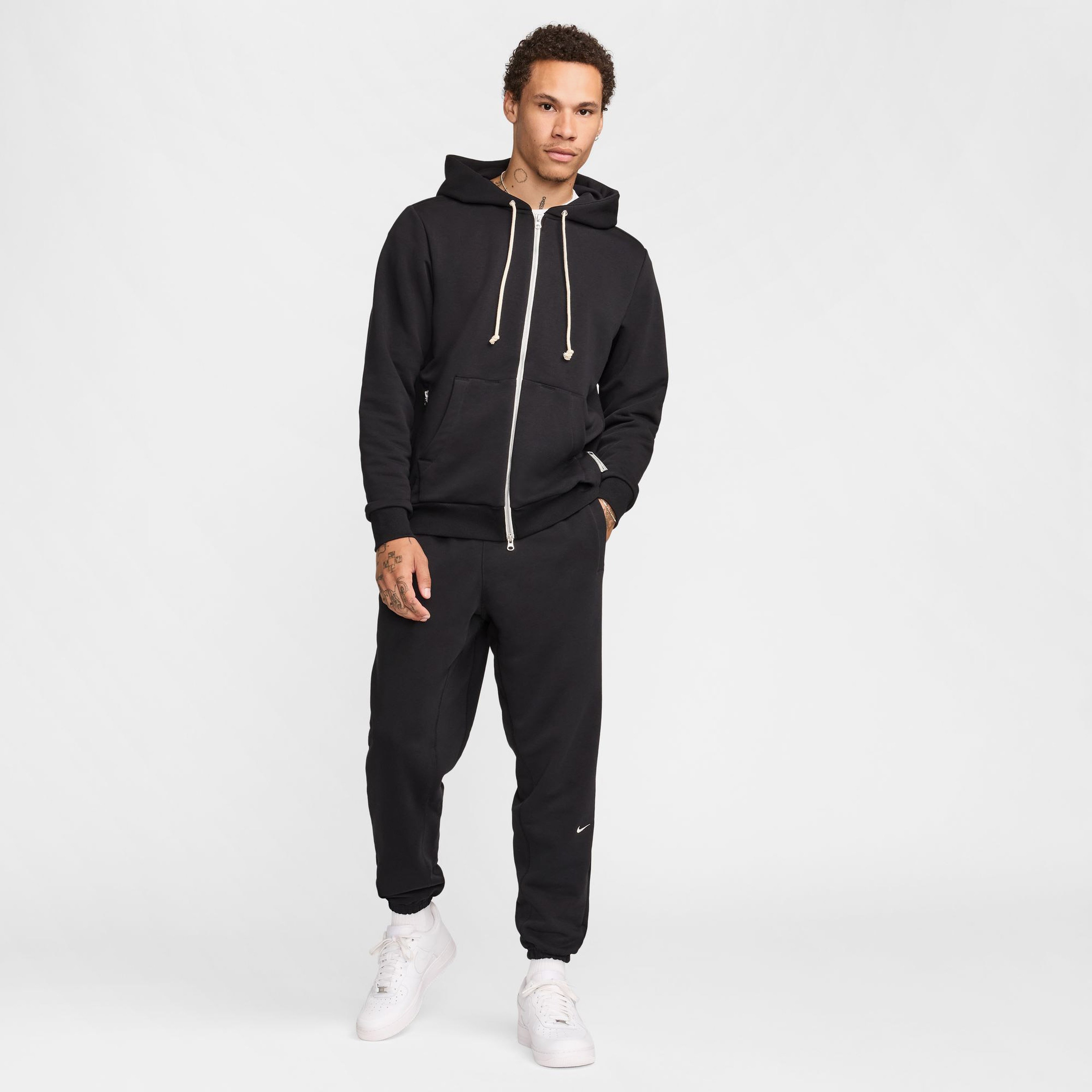 Nike Standard Issue Erkek Siyah Eşofman Altı