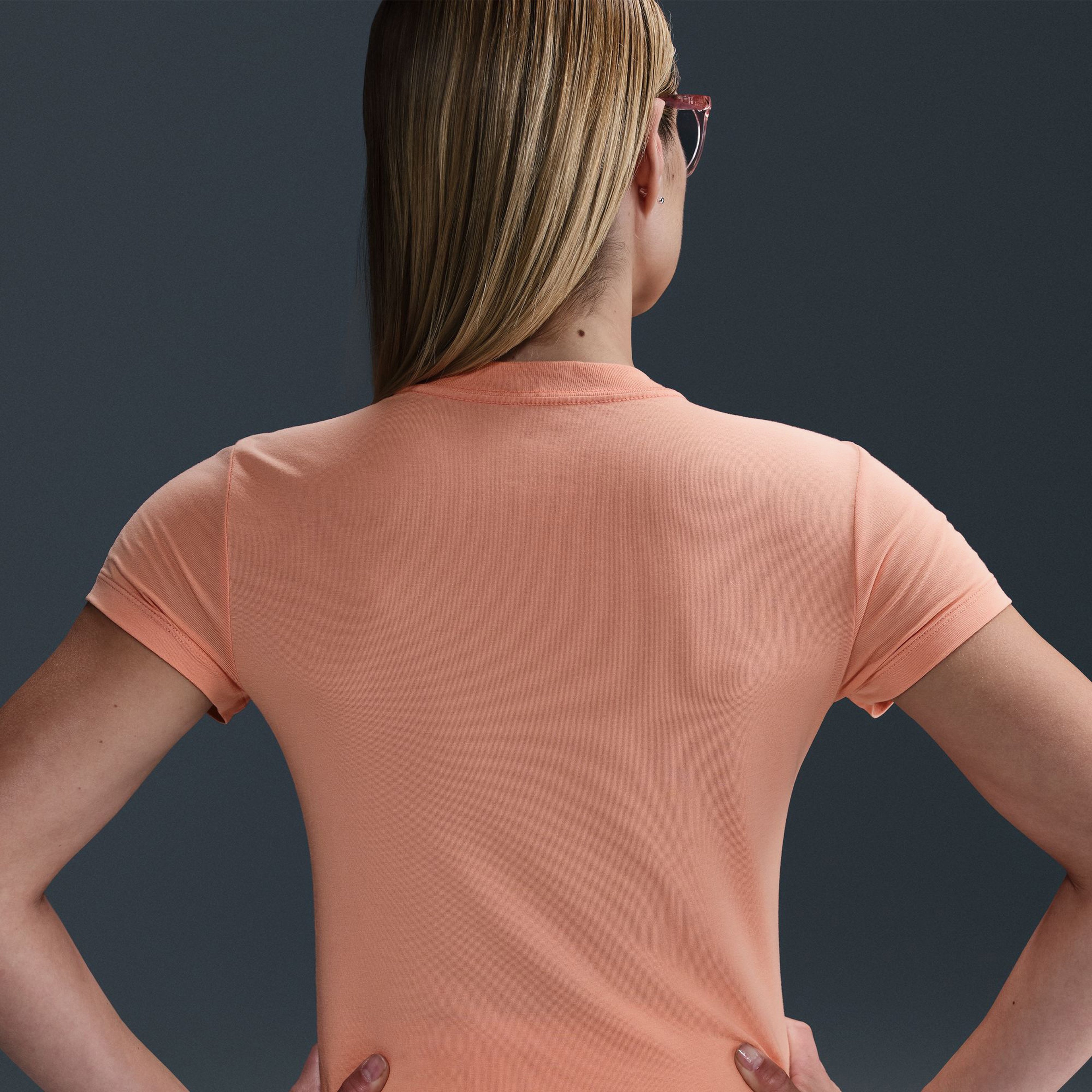 Nike Sportswear Chill Knit Kadın Turuncu T-Shirt