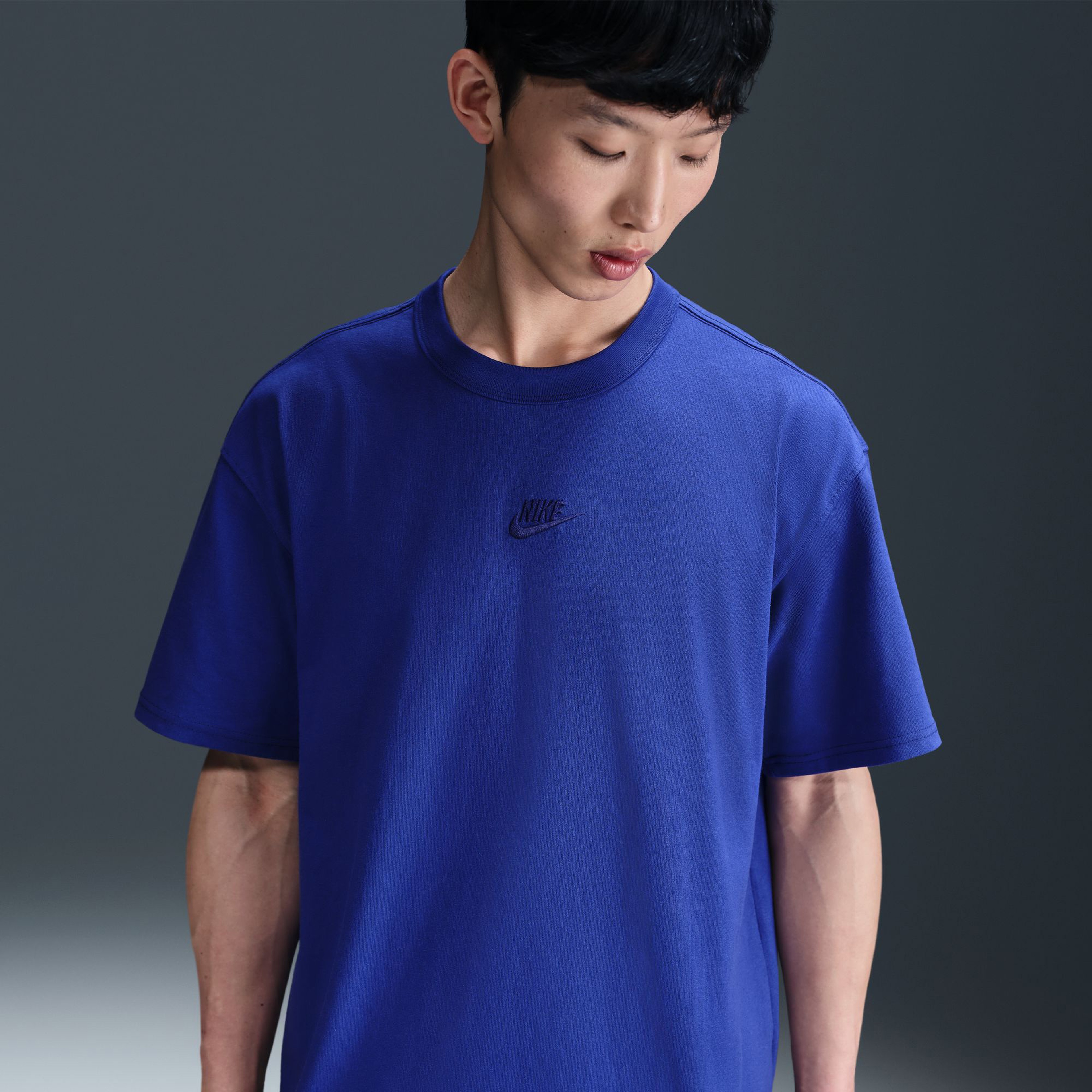 Nike Sportswear Premium Essentials Erkek Mavi T-Shirt