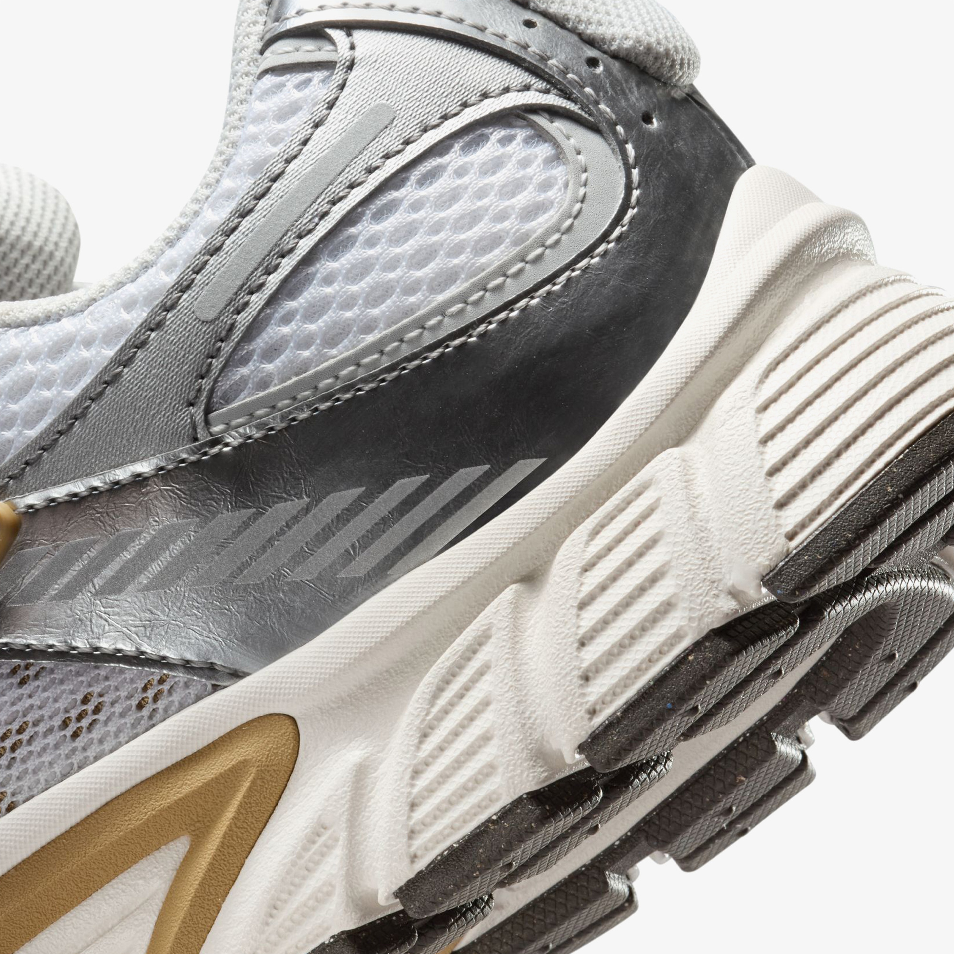 Nike V5 RNR Erkek Gri Spor Ayakkabı