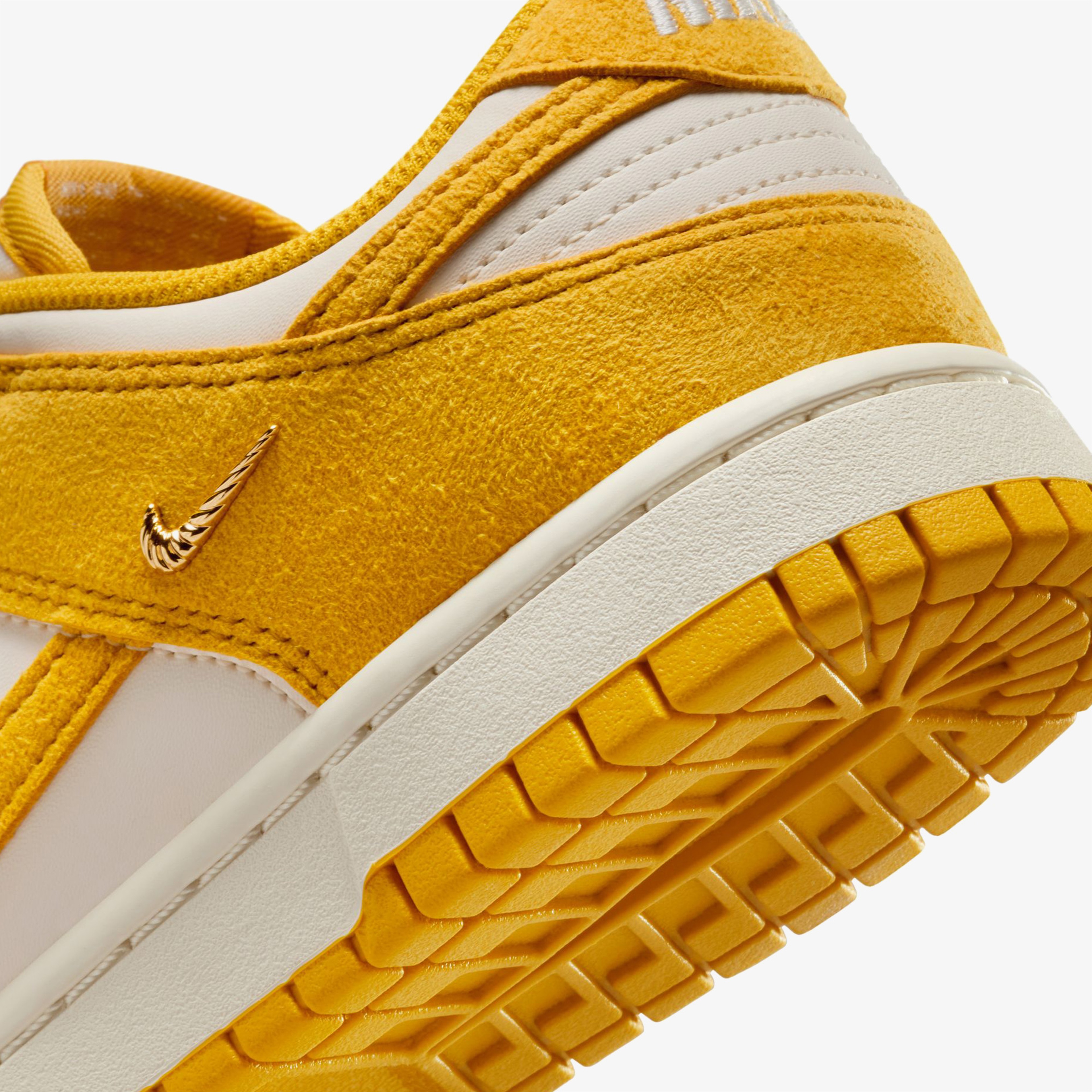 Nike Dunk Low Mini Swoosh Kadın Beyaz Spor Ayakkabı