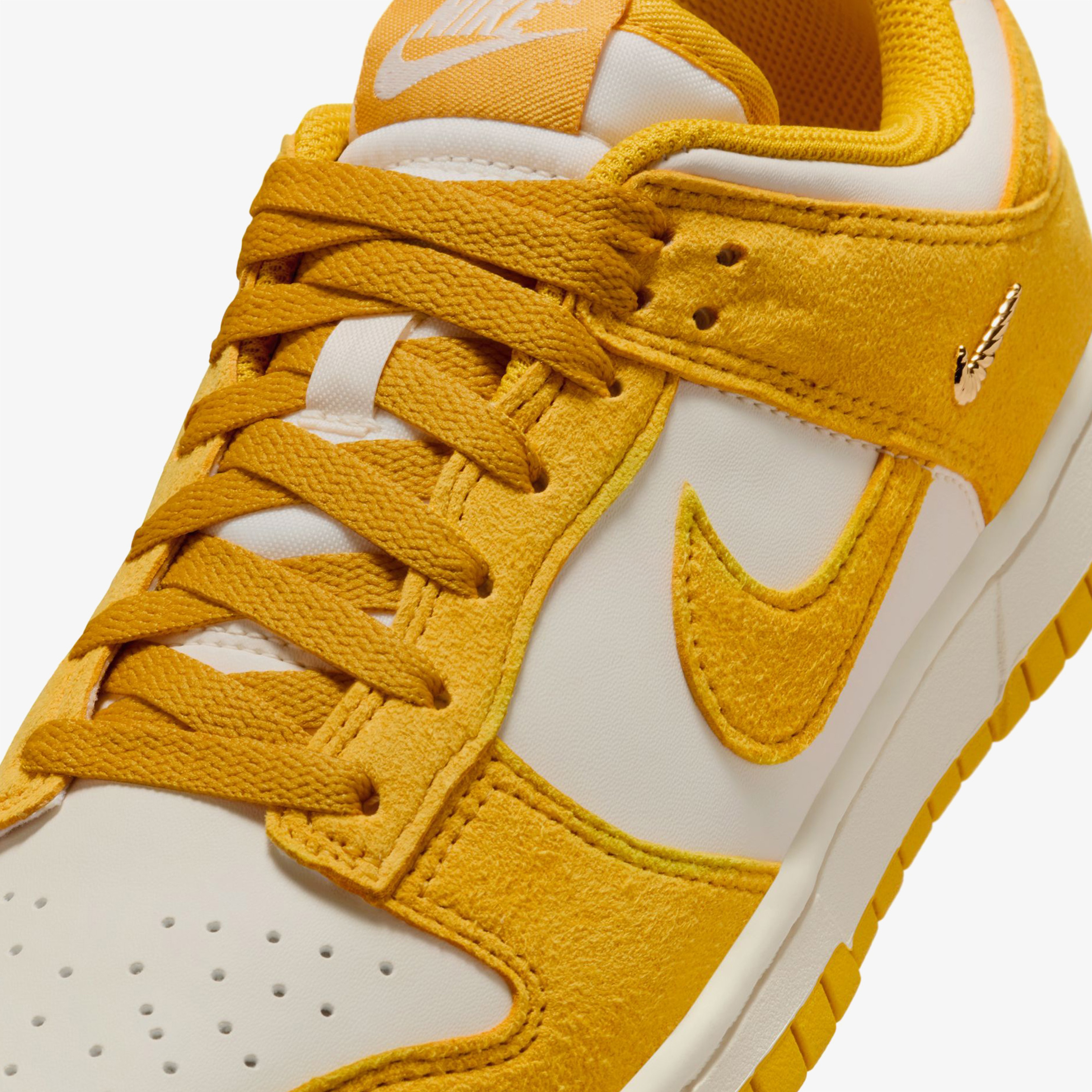 Nike Dunk Low Mini Swoosh Kadın Beyaz Spor Ayakkabı