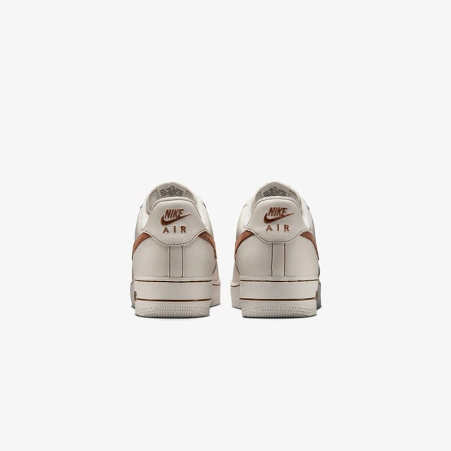 Nike Air Force 1 '07 LV8 Erkek Beyaz Spor Ayakkabı - Görsel 4