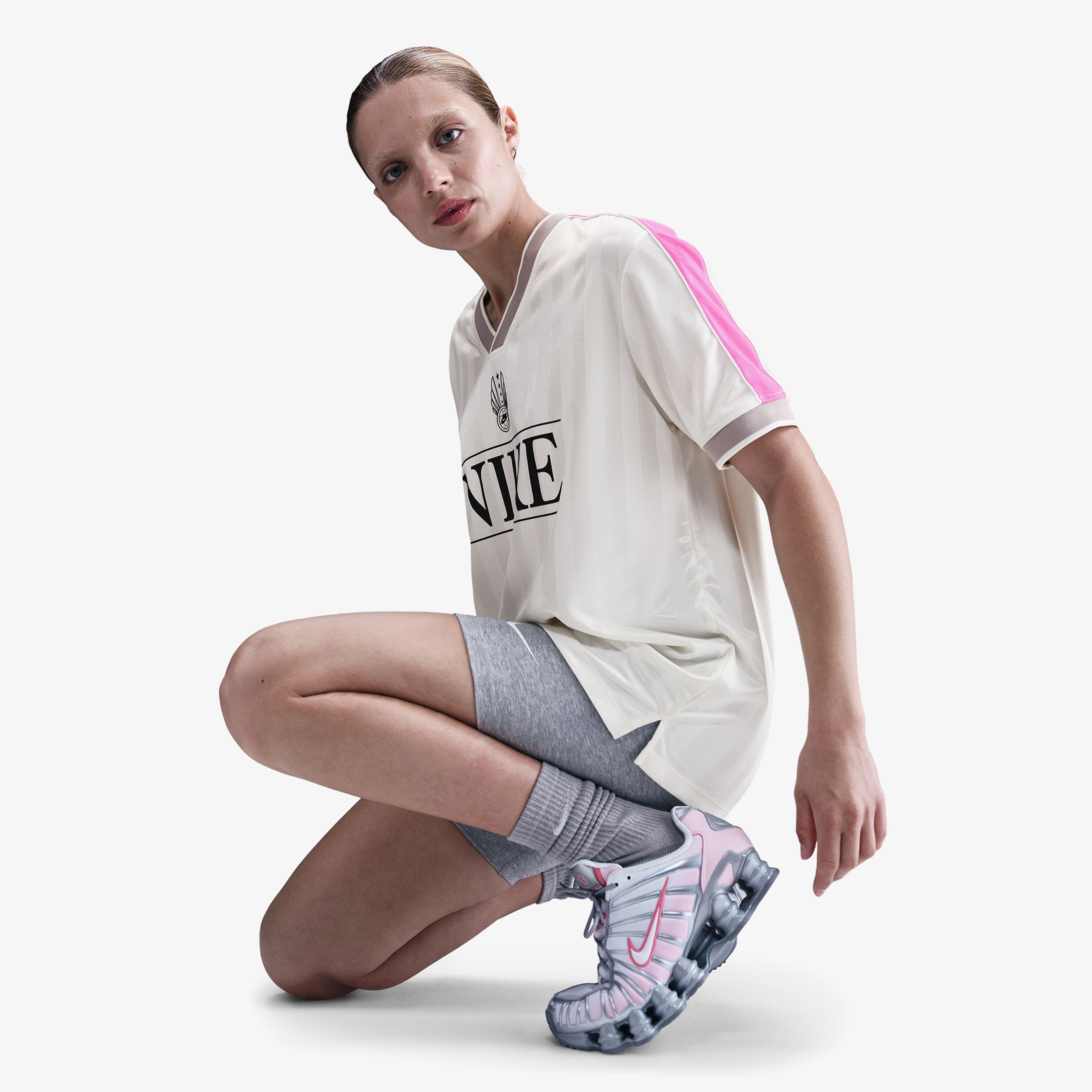 Nike Sportswear V Yakalı Kadın Beyaz Forma