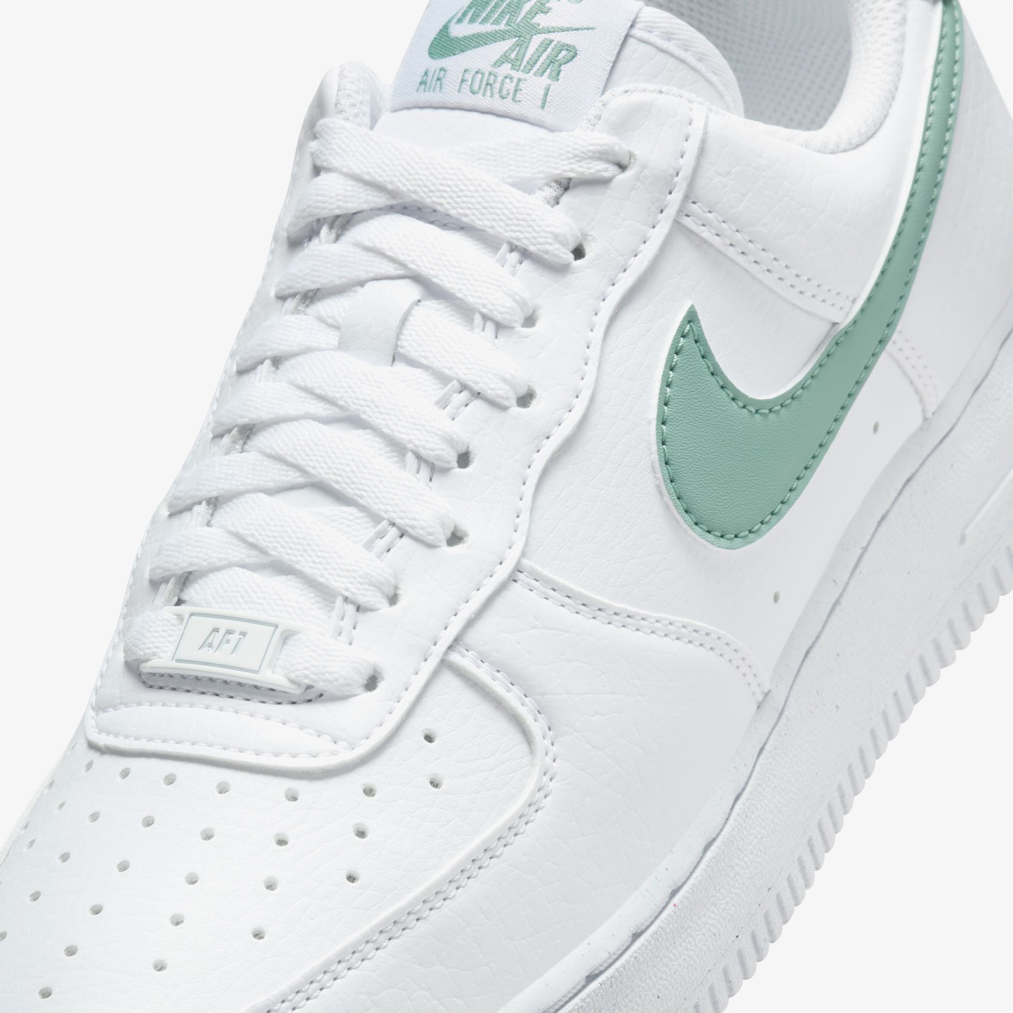 Nike Air Force 1 '07 Next Nature Kadın Beyaz Spor Ayakkabı