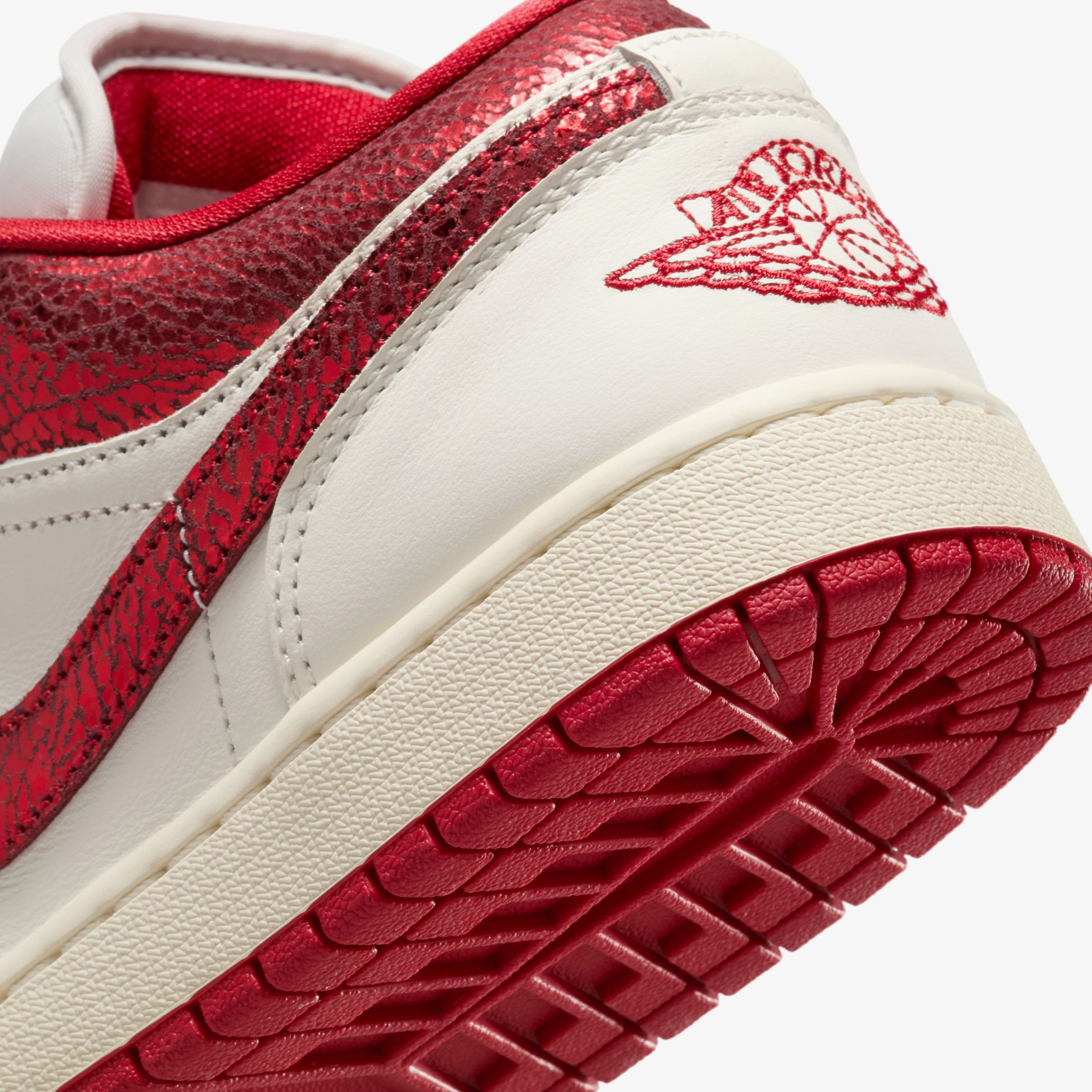 Nike Air Jordan 1 Low 'Ruby' Kadın Beyaz Sneaker