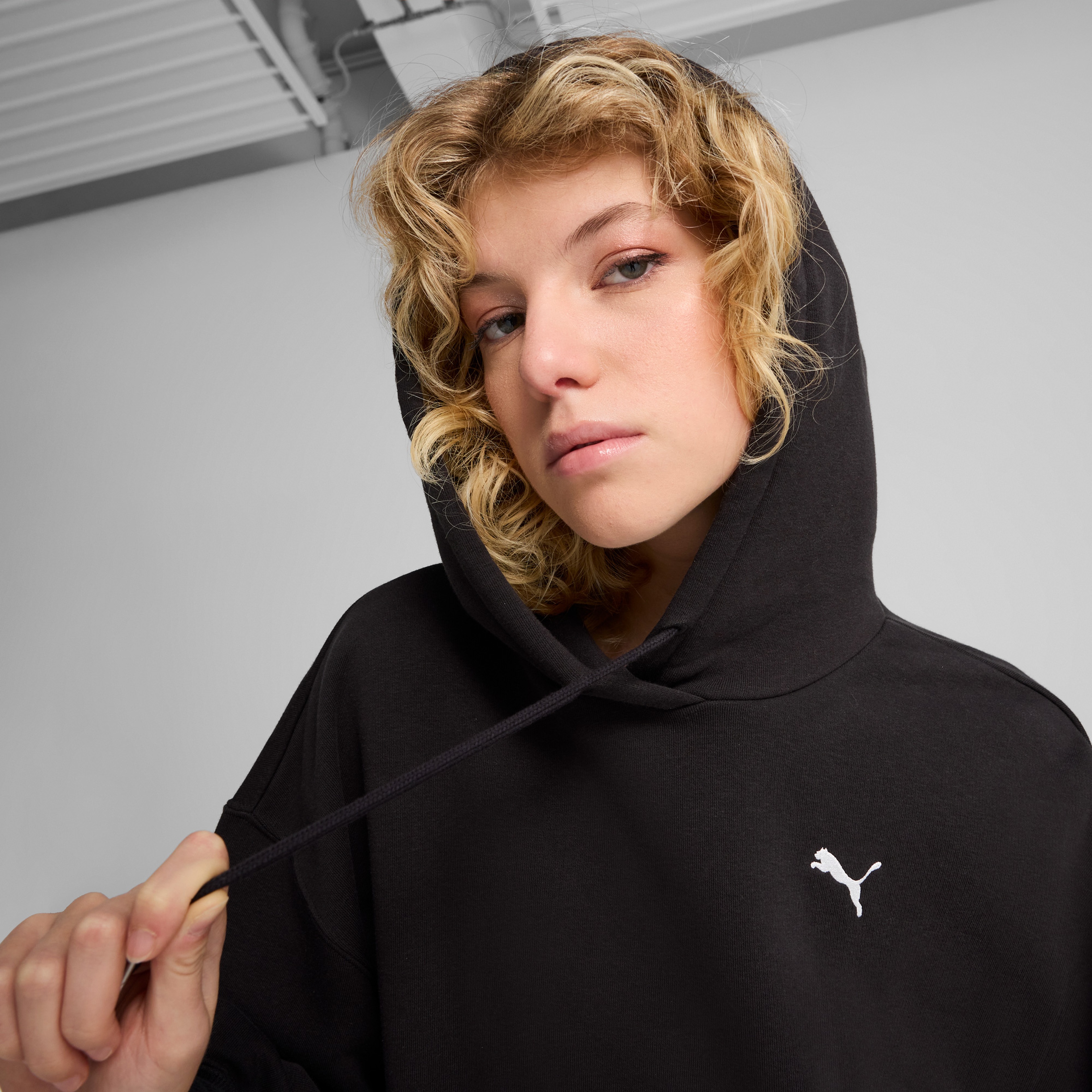 Puma Wardrobe Essentials Relaxed Kadın Siyah Sweatshirt