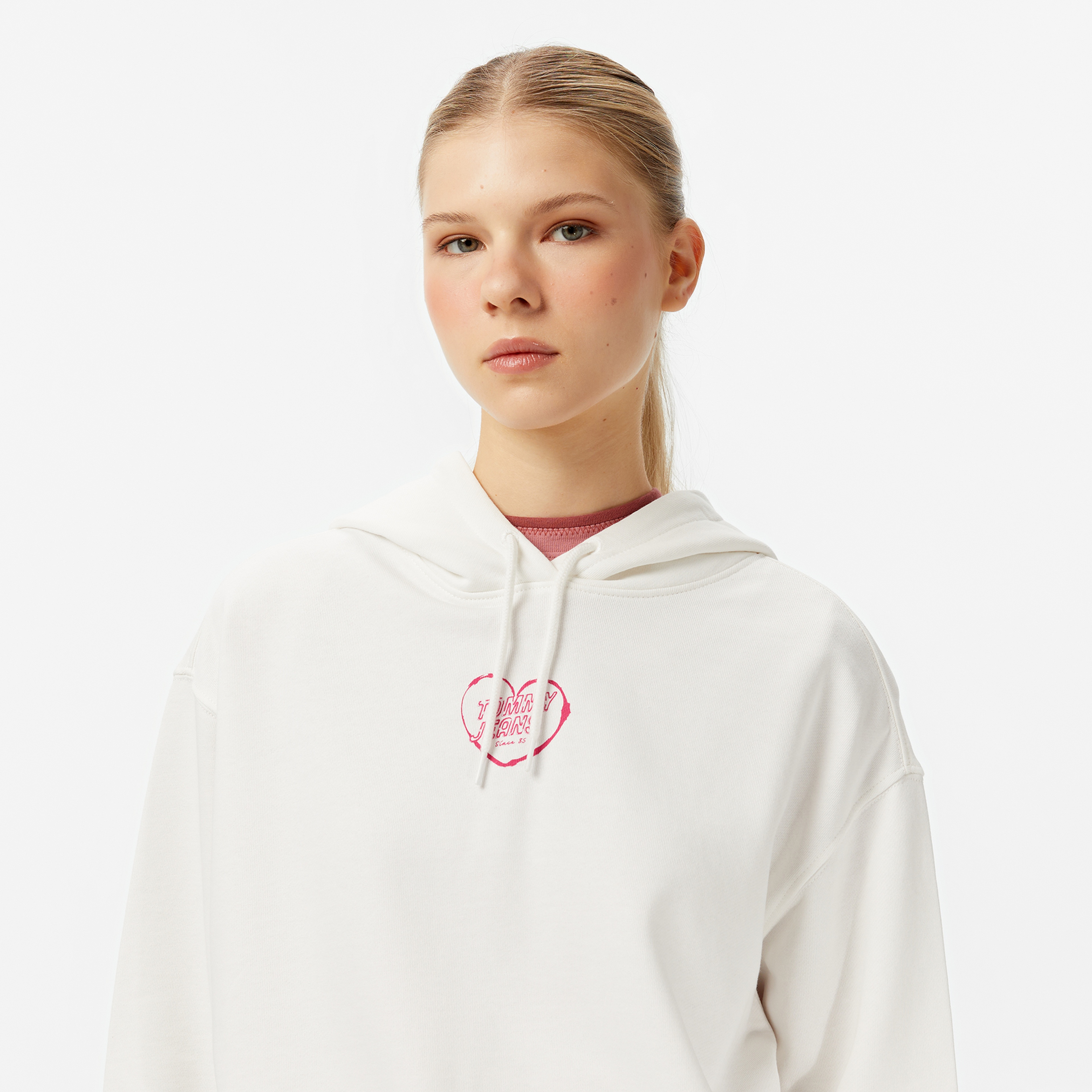 Tommy Jeans Crop Heart Slim Kadın Beyaz Sweatshirt