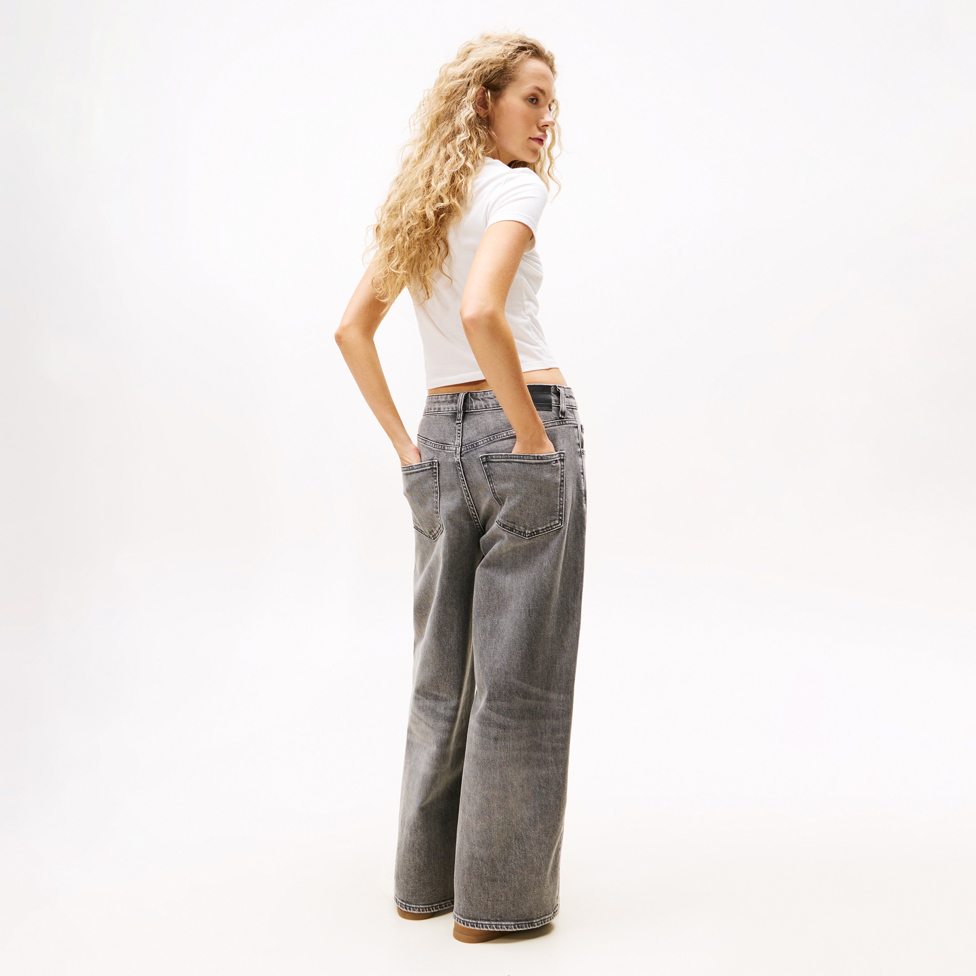 Tommy Jeans Crop Heart Slim Kadın Beyaz T-Shirt