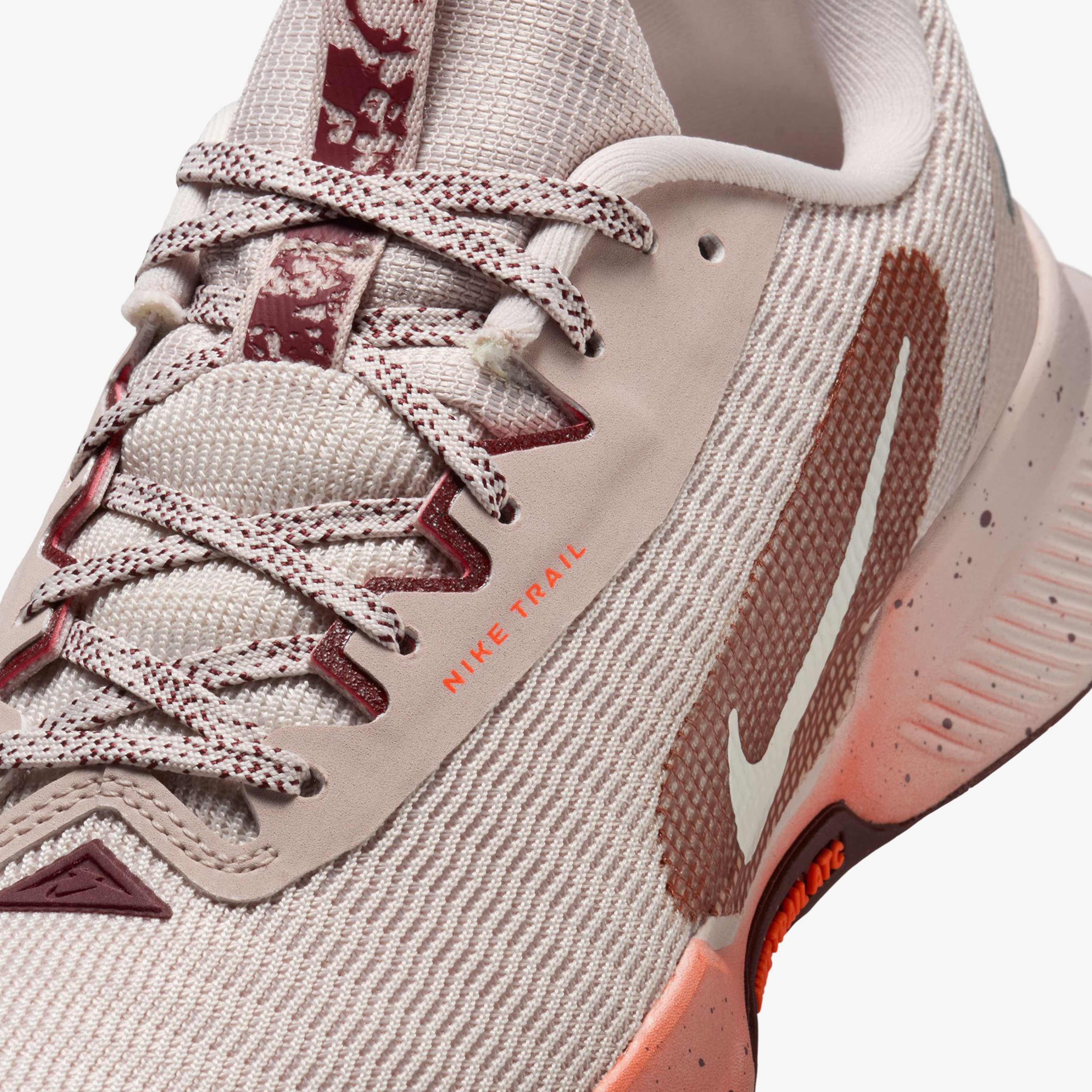 Nike Juniper Trail 3 Kadın Kırmızı Koşu Ayakkabısı