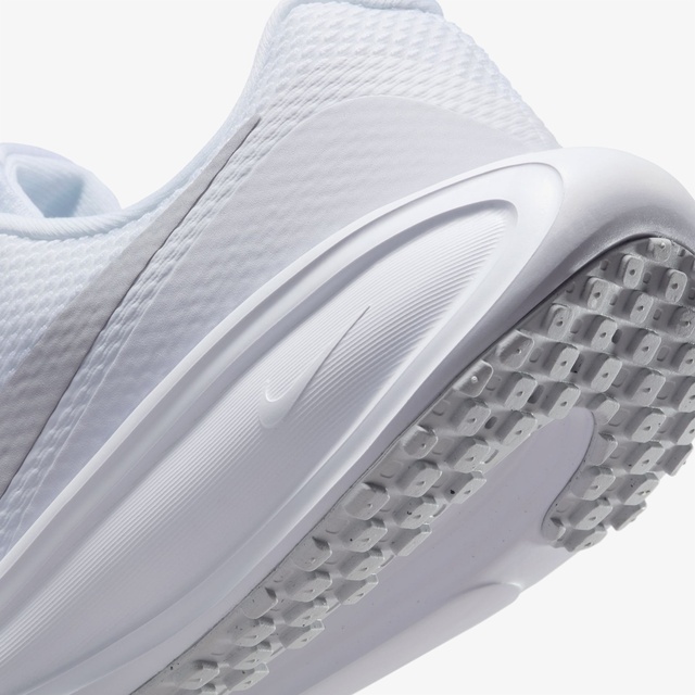 Nike Beyaz Nike Revolution 8