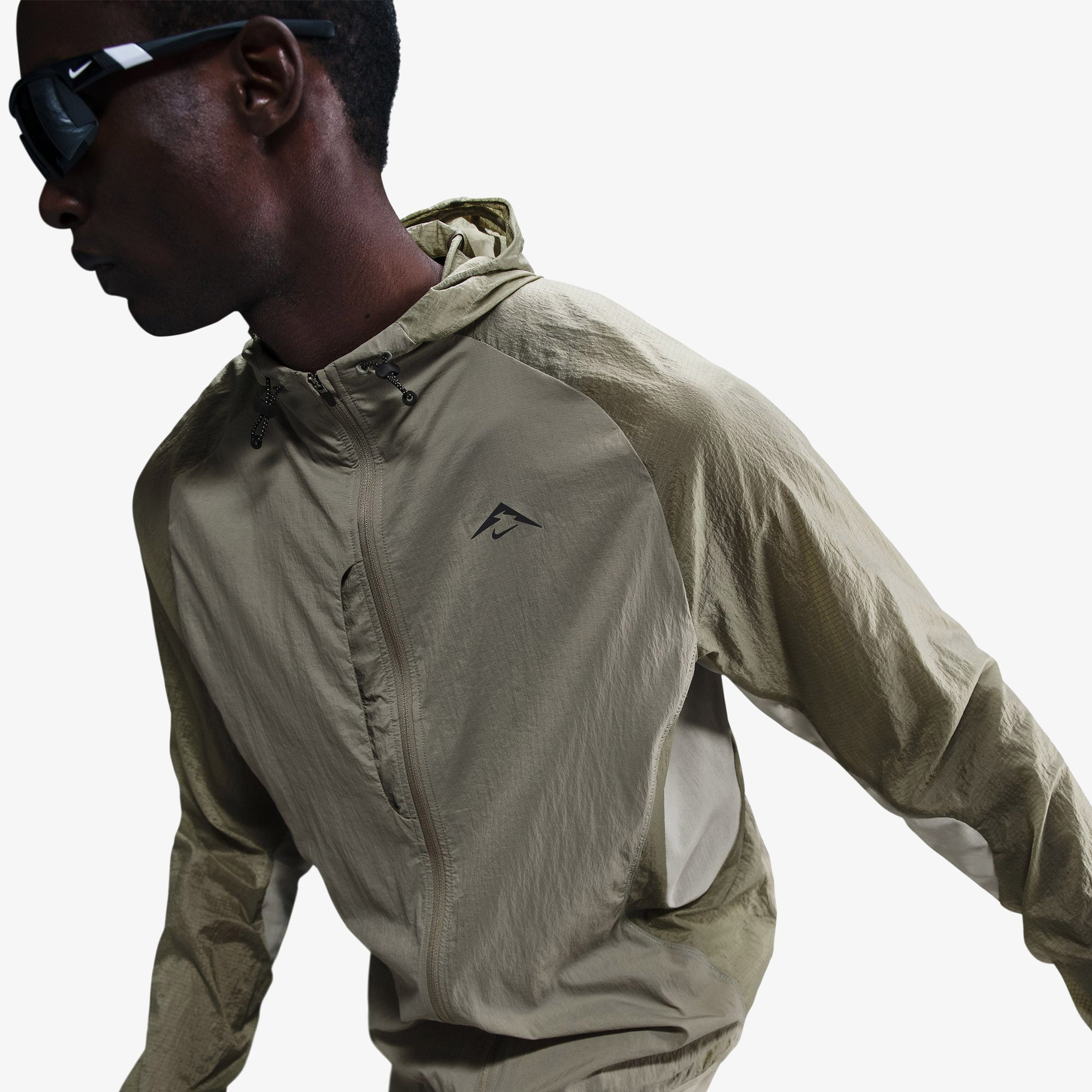 Nike Trail Aireez Erkek Yeşil Koşu Ceketi