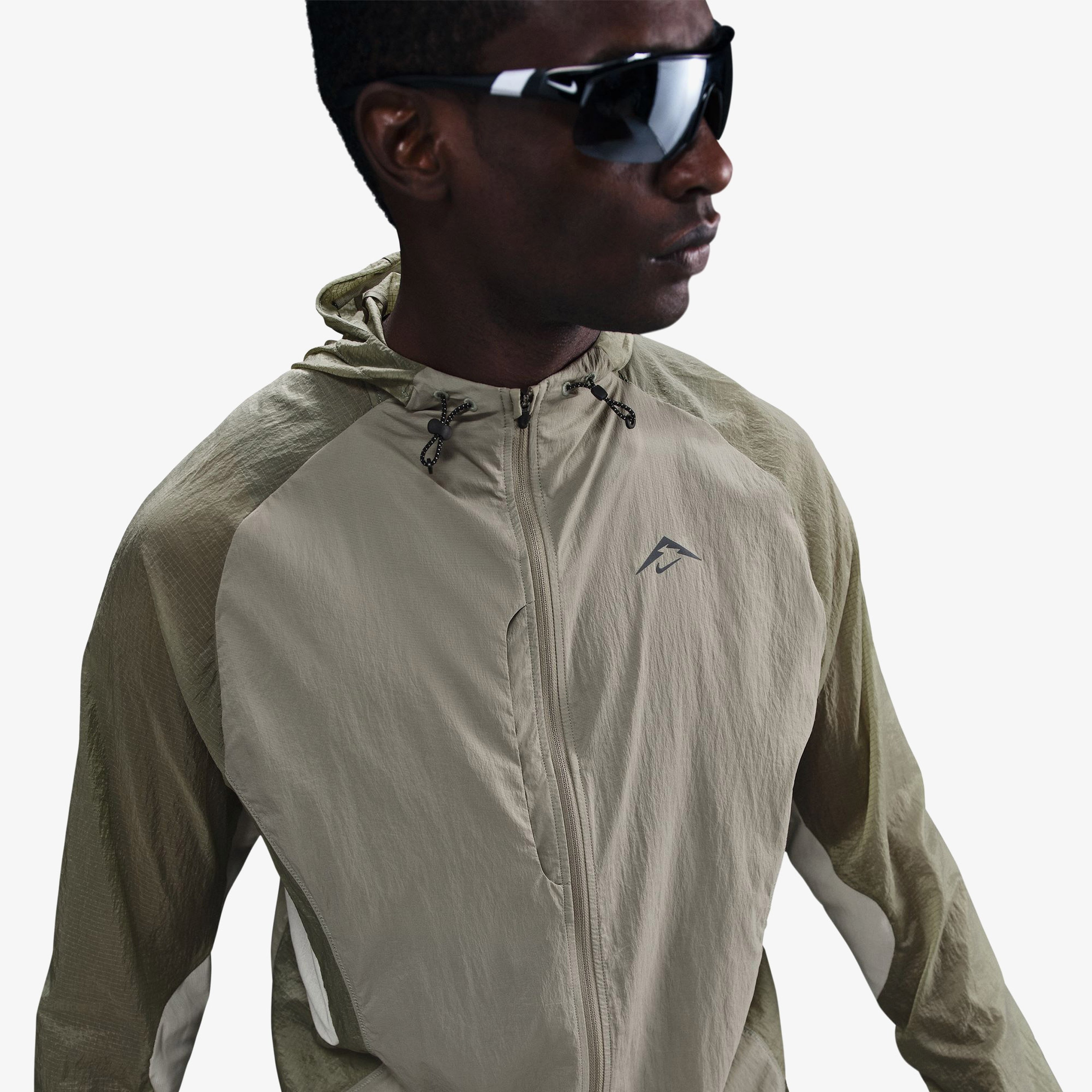 Nike Trail Aireez Erkek Yeşil Koşu Ceketi