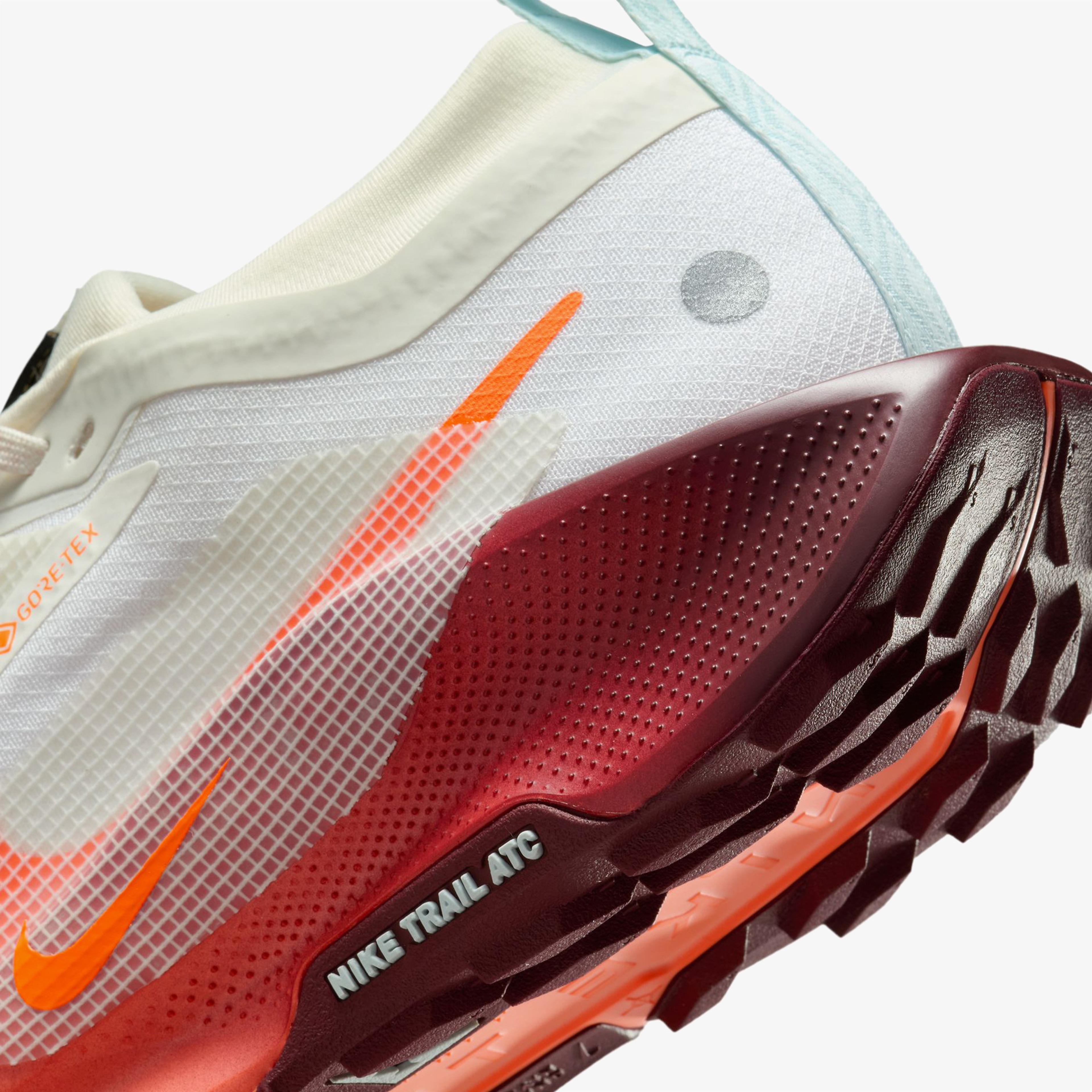 Nike Pegasus Trail 5 Gore-Tex Kadın Krem Koşu Ayakkabısı