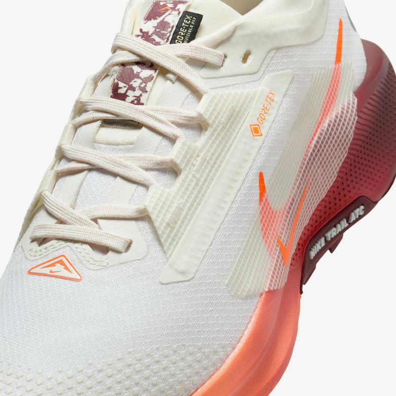 Nike Pegasus Trail 5 Gore-Tex Kadın Krem Koşu Ayakkabısı