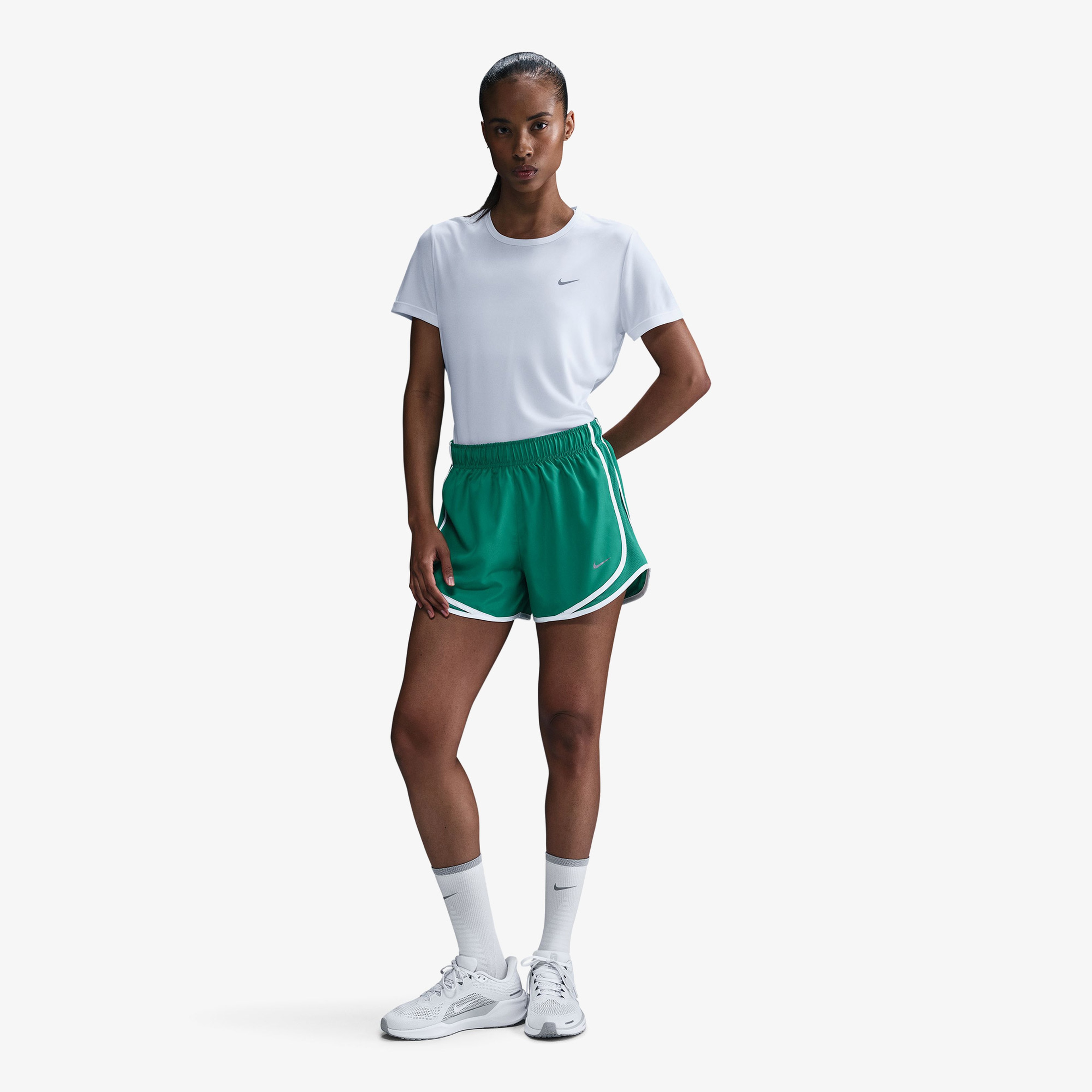 Nike Tempo Dri-Fit Kadın Beyaz T-Shirt