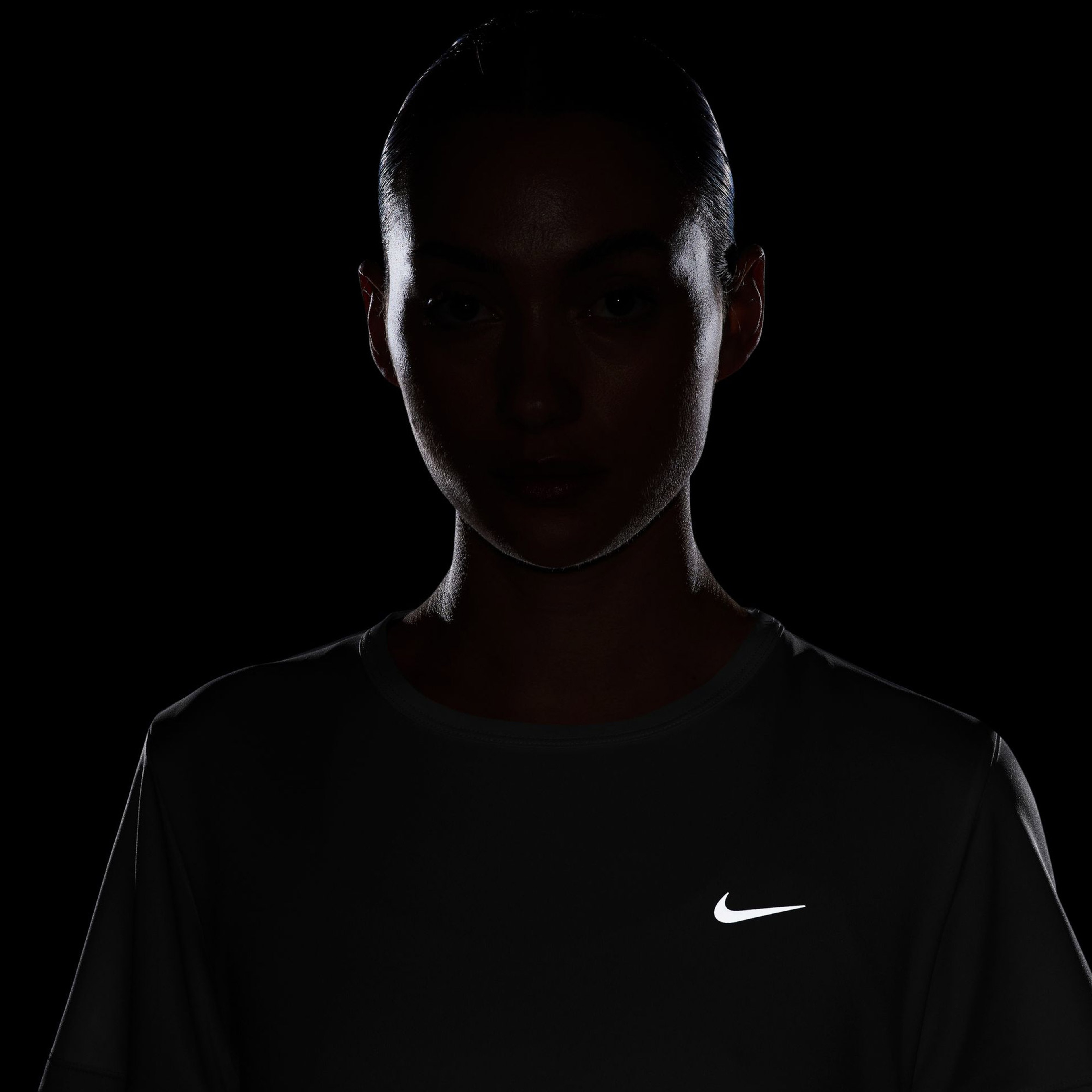 Nike Tempo Dri-Fit Kadın Beyaz T-Shirt