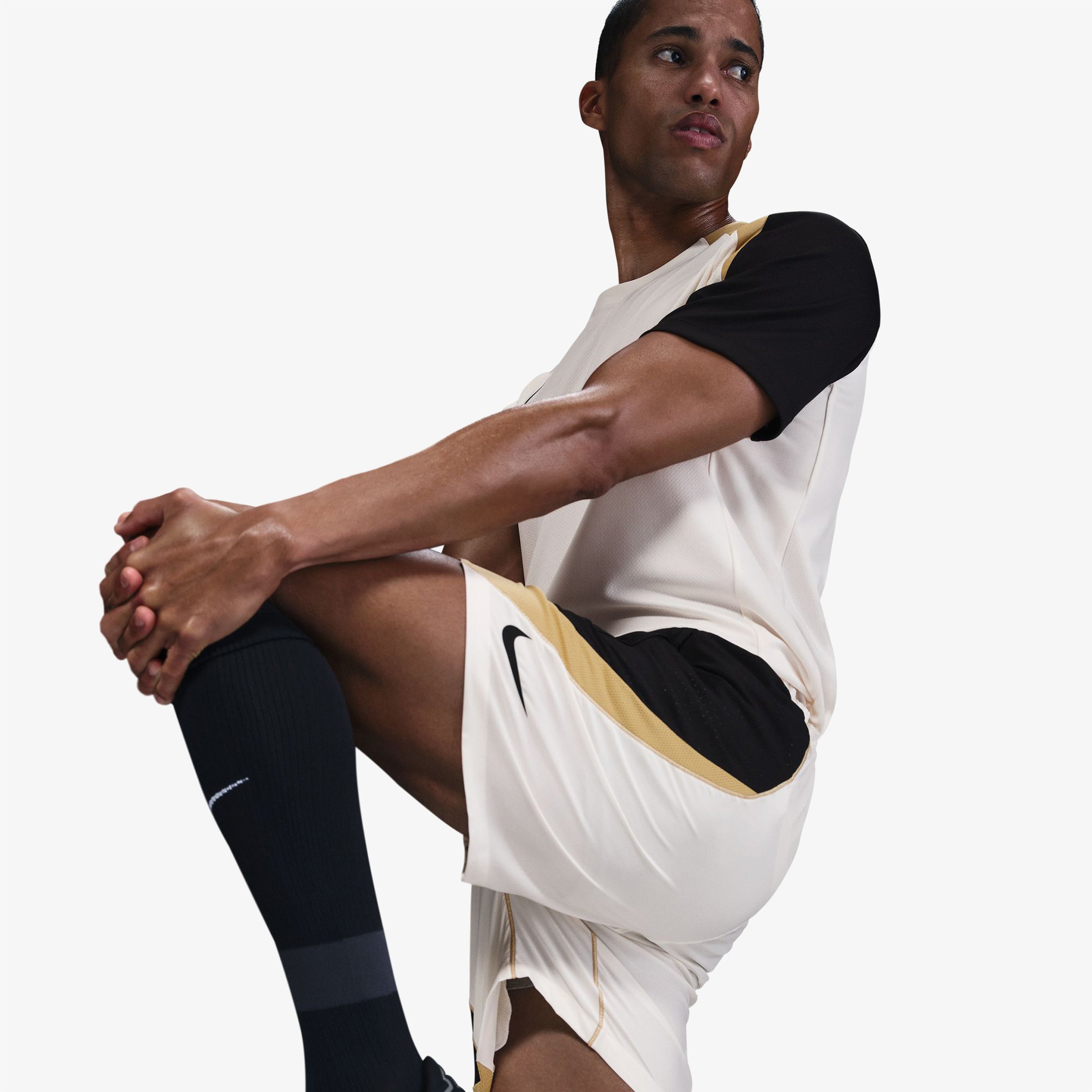 Nike Strike+ Erkek Beyaz Şort